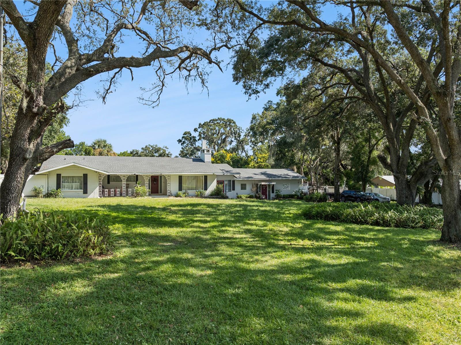 Listing photo 2 for 1505 E Crooked Lake Dr