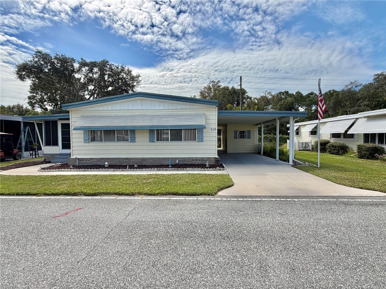 Listing photo 1 for 113 Pyracantha Ln