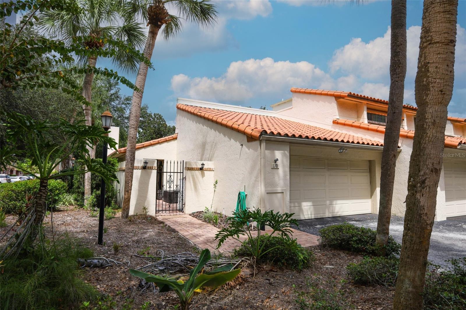 Listing photo 1 for 170 Balfour Dr #1