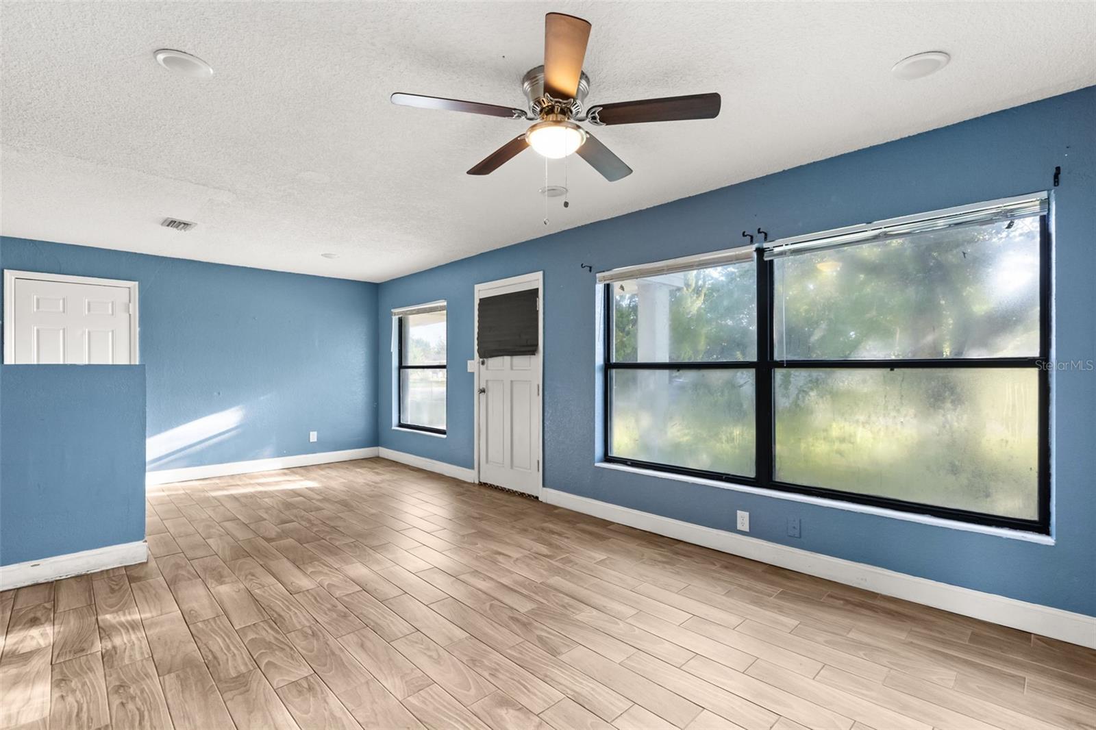 Listing photo 3 for 4274 Tatum St