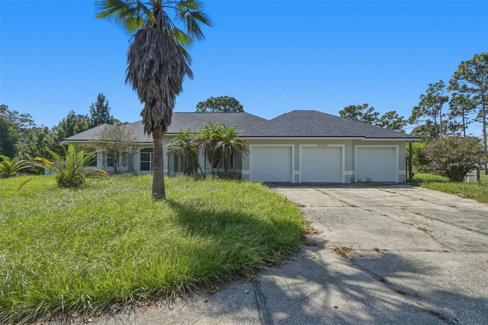 Listing photo 1 for 19562 Majestic St