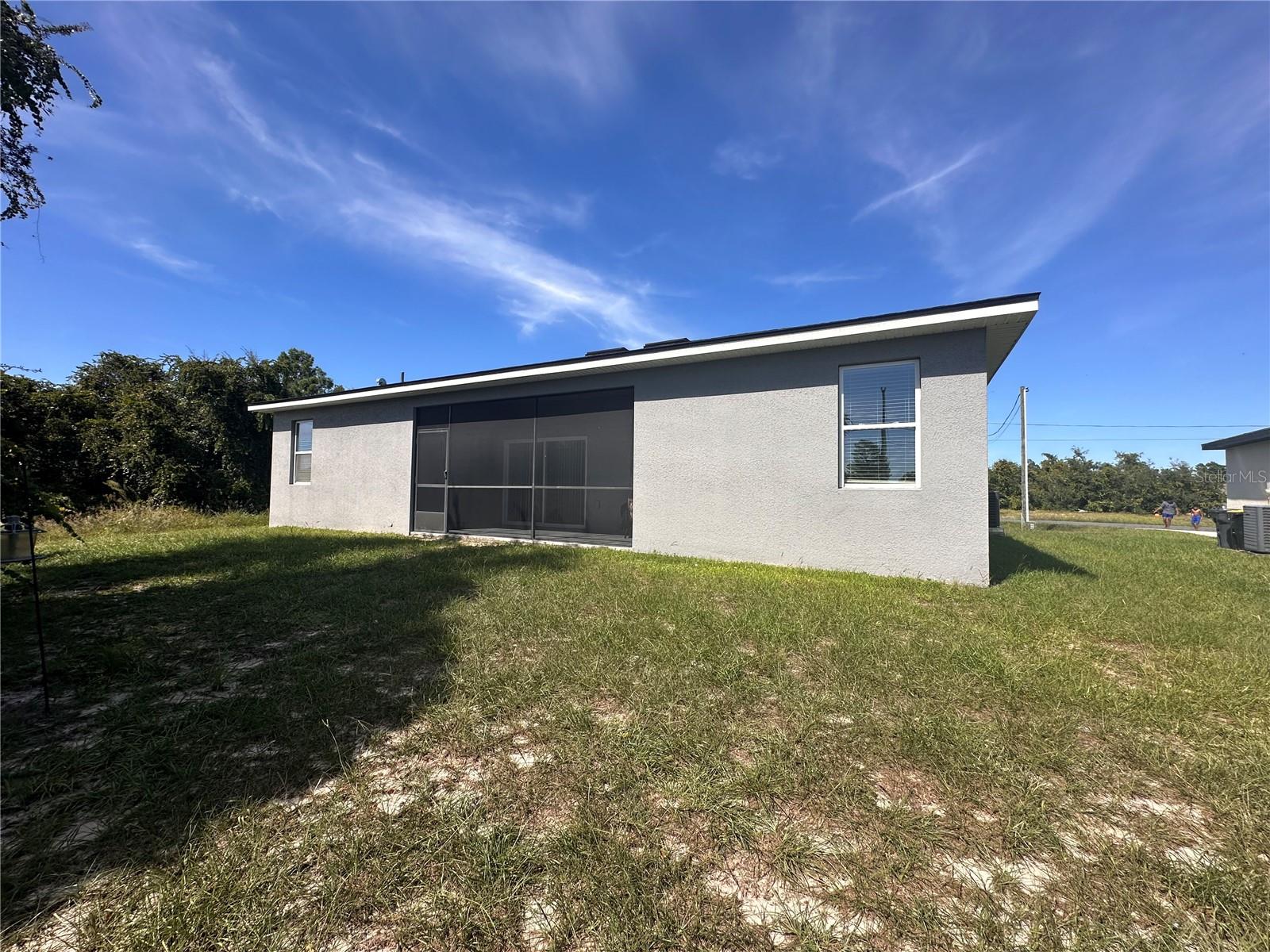 Listing photo 2 for 40 Orchid Ln