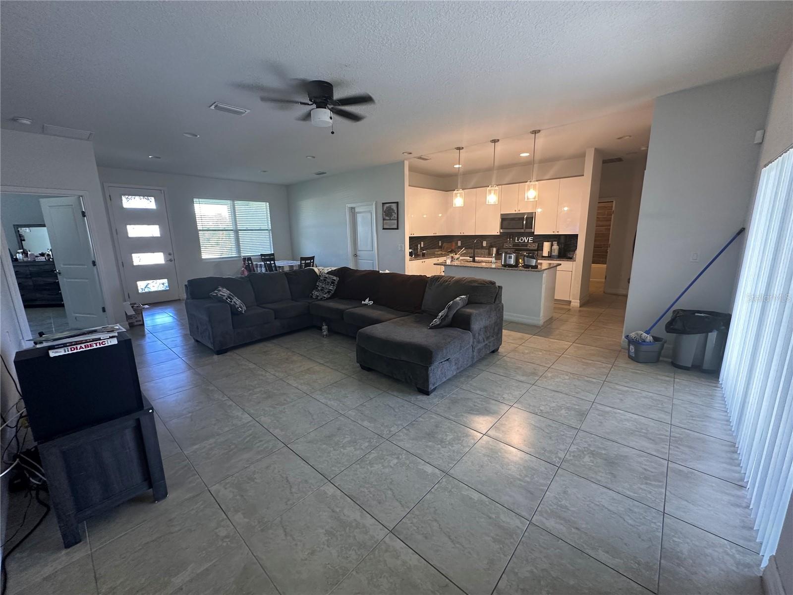 Listing photo 3 for 40 Orchid Ln