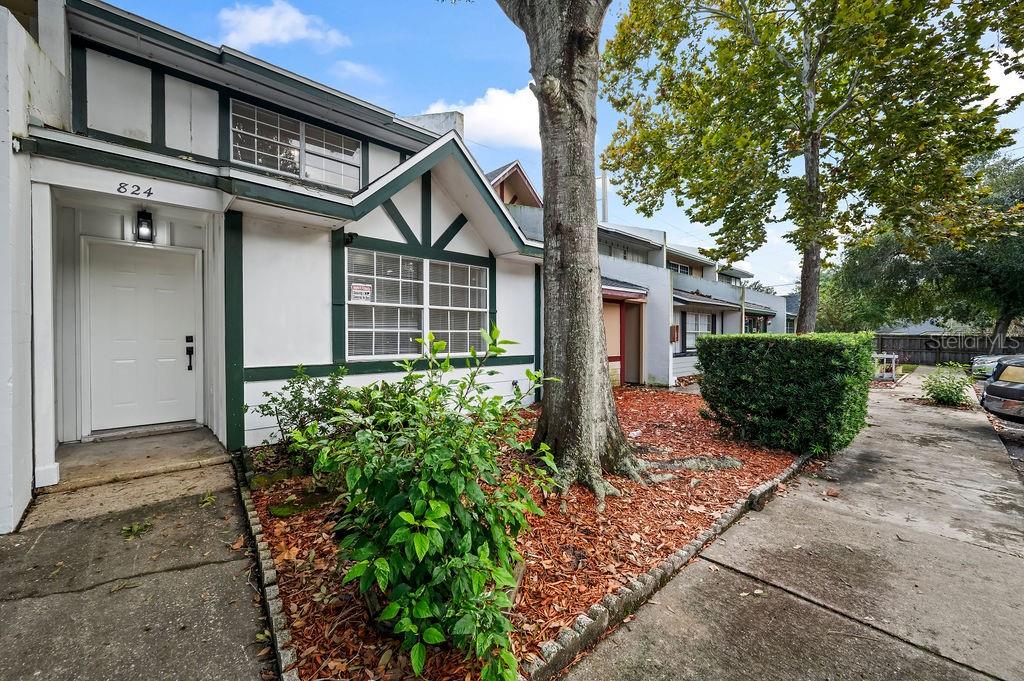 Listing photo 1 for 824 W 25th St