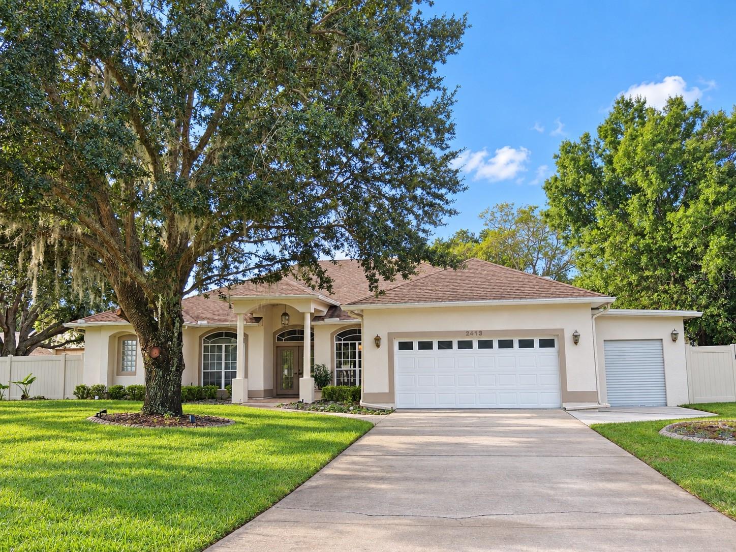Listing photo 1 for 2413 Eagle Trace Dr