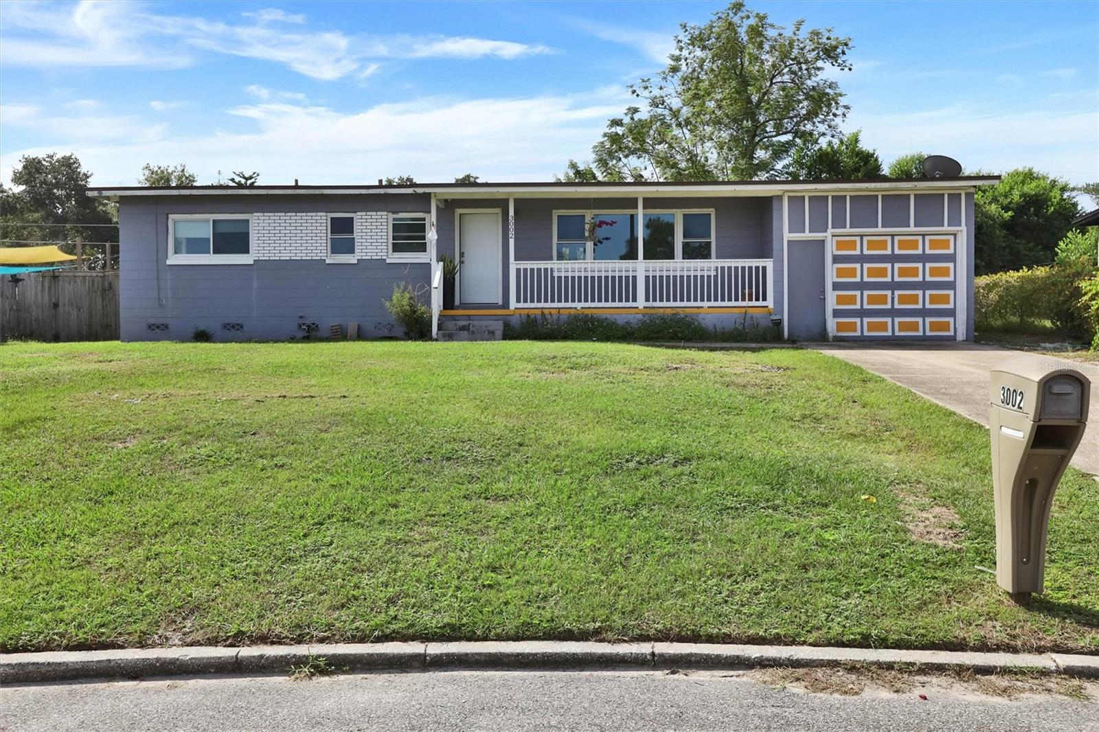 Listing photo 1 for 3002 Drake Dr