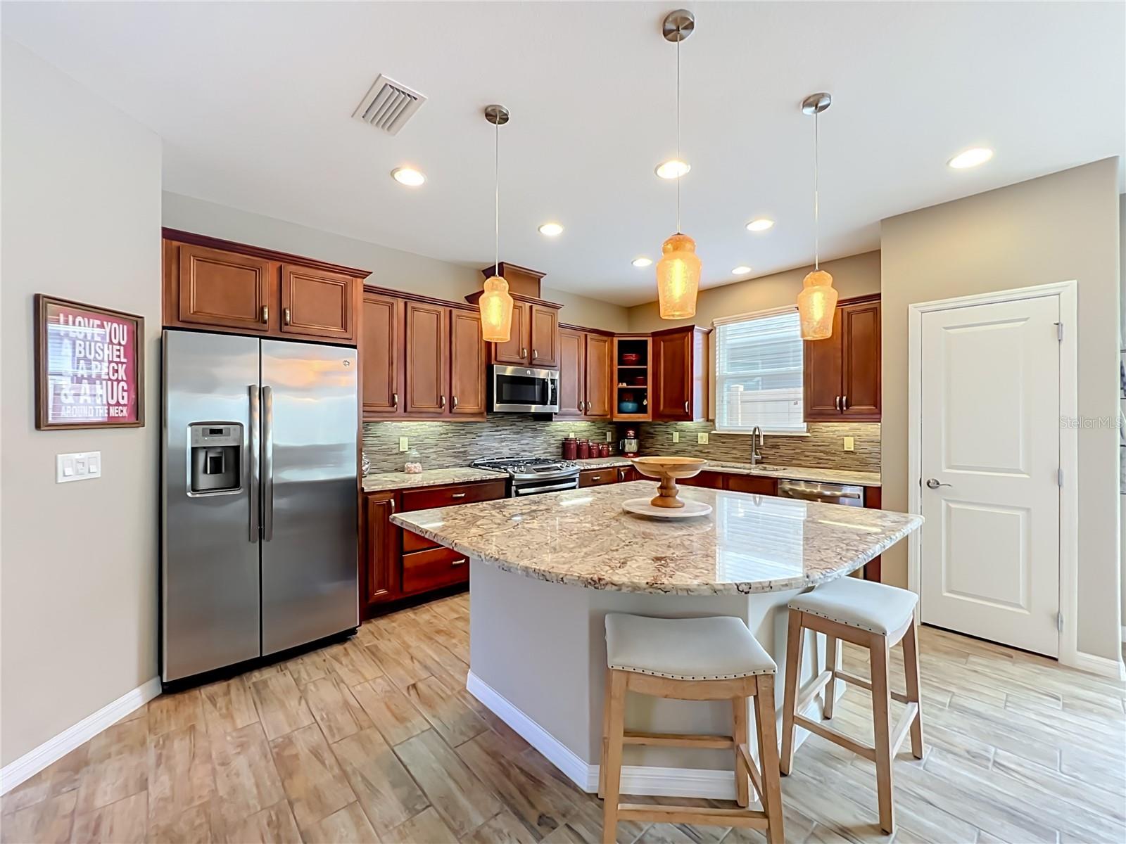Listing photo 3 for 342 Alcove Dr