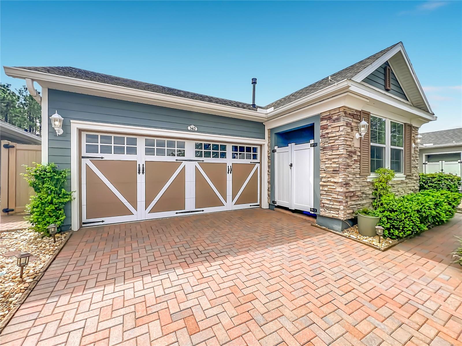 Listing photo 1 for 342 Alcove Dr