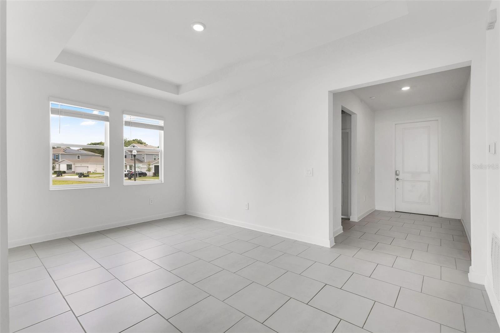 Listing photo 3 for 4253 Eastminster Rd