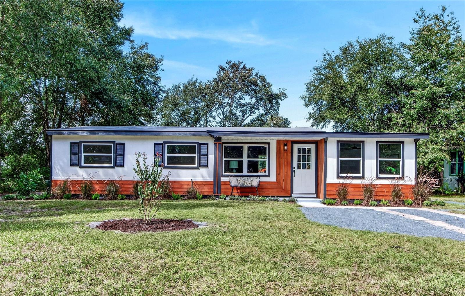 Listing photo 1 for 2426 S Laurel Ave