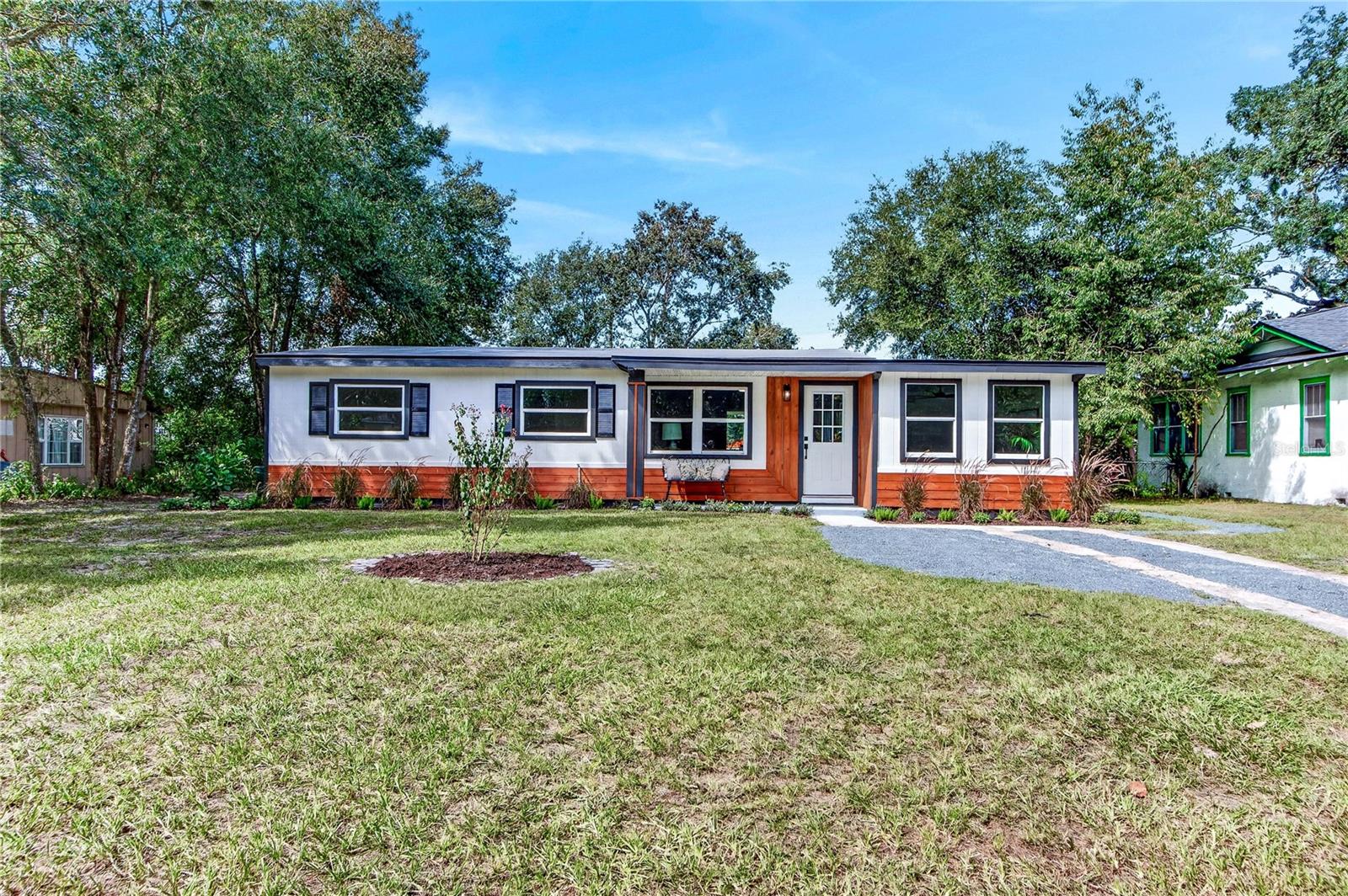 Listing photo 1 for 2426 S Laurel Ave