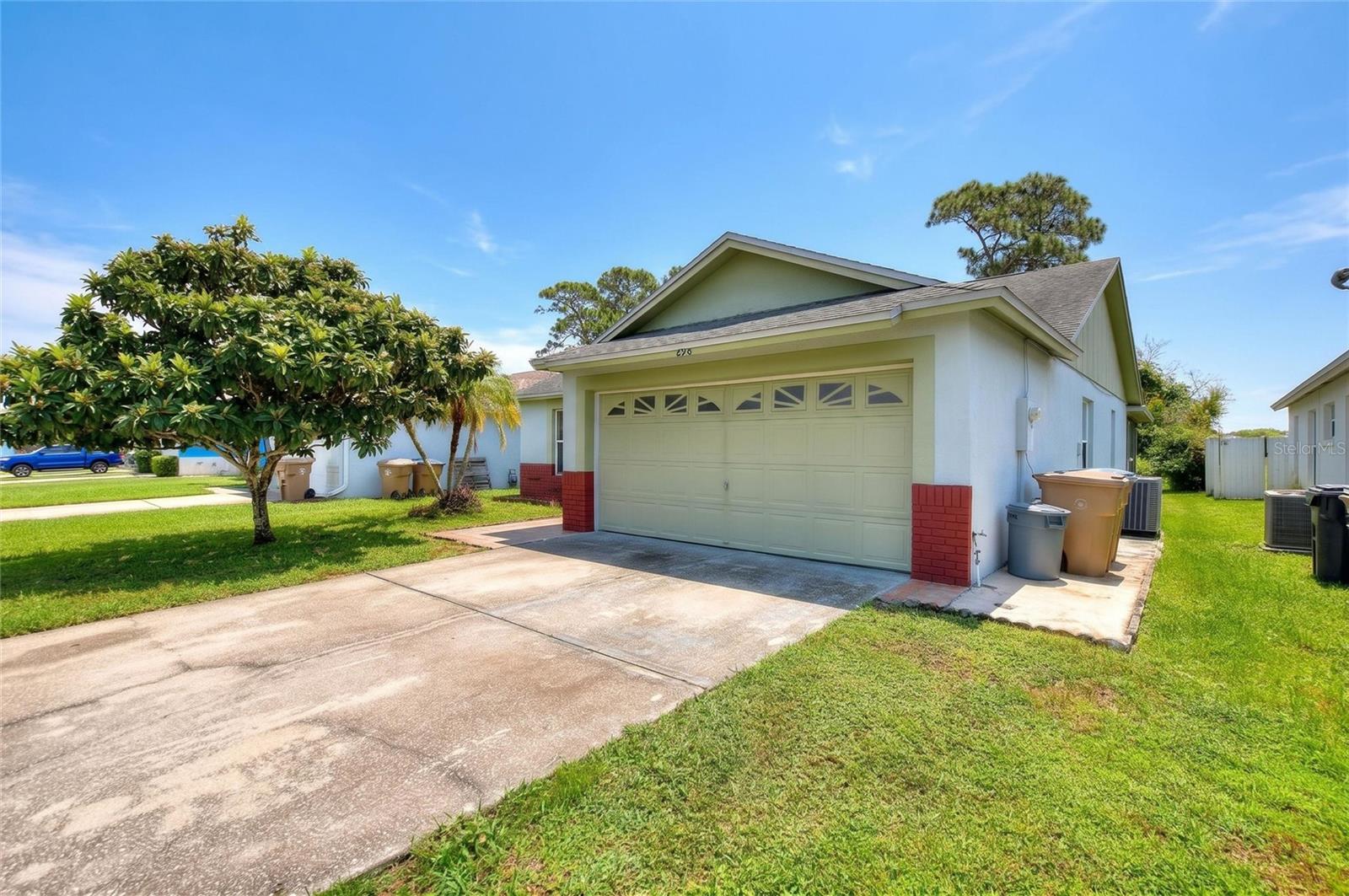 Listing photo 3 for 298 Indian Point Cir