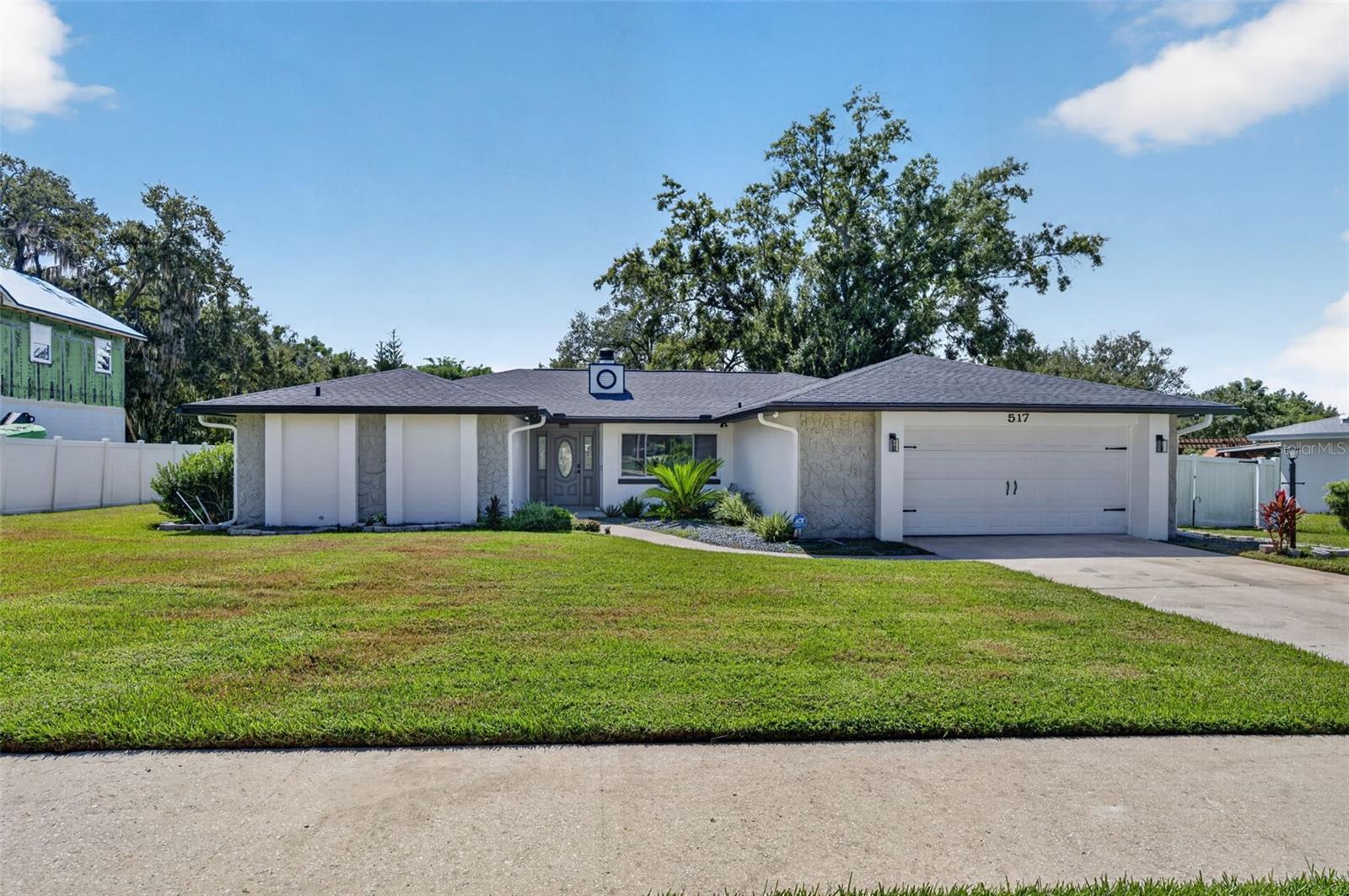 Listing photo 1 for 517 Garden Heights Dr