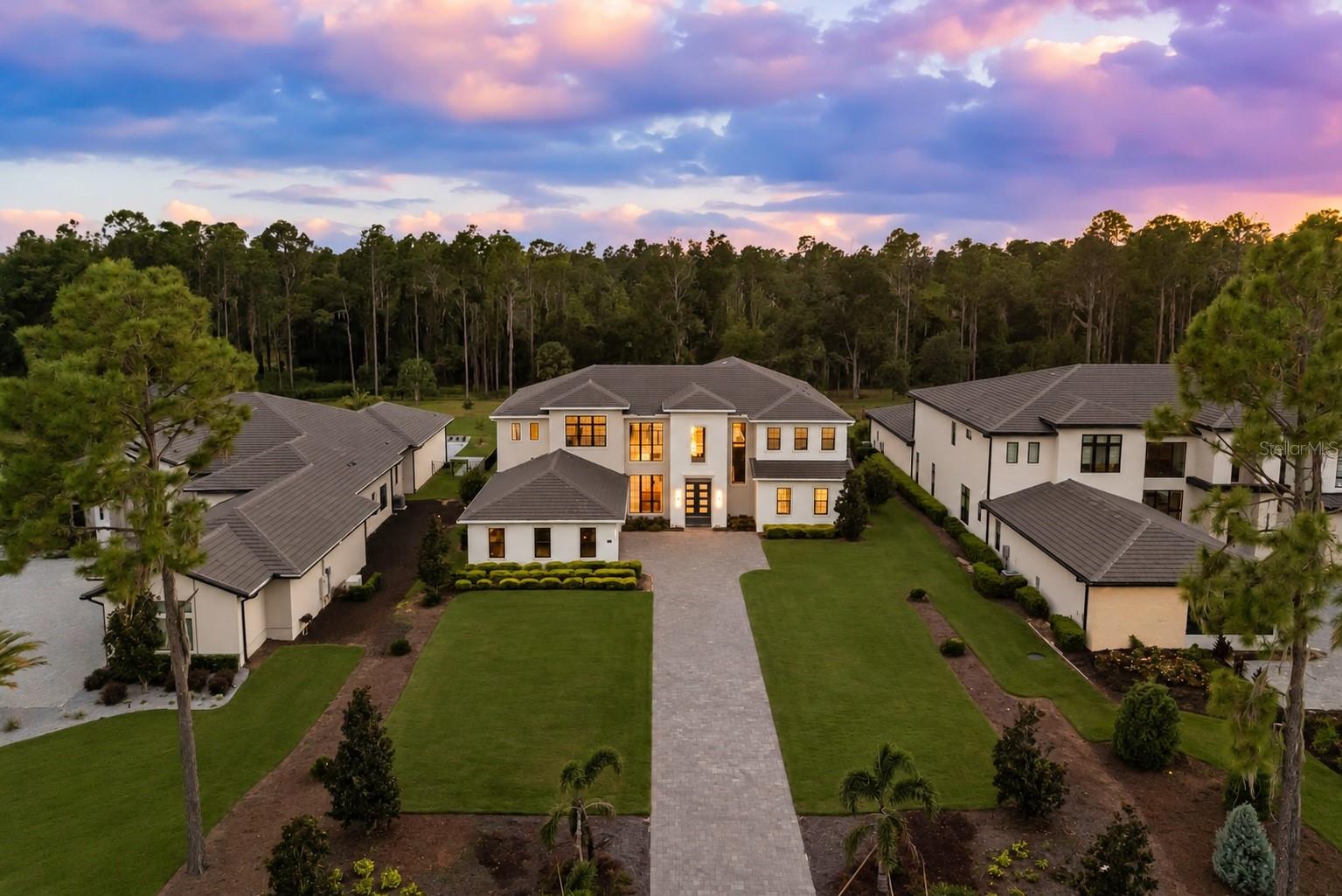 Listing photo 3 for 15626 Pendio Dr