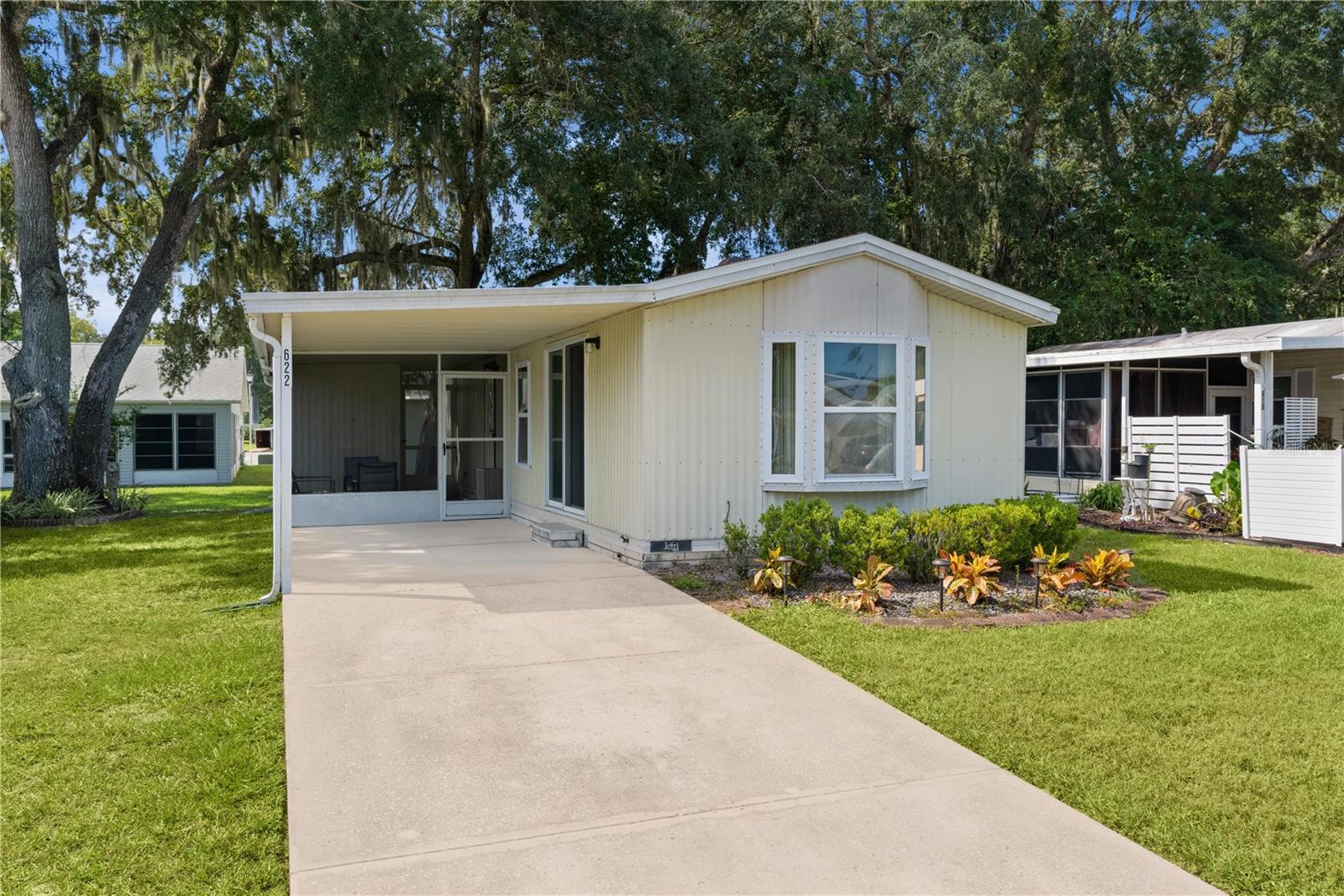 Listing photo 1 for 622 Cottage Park Ln