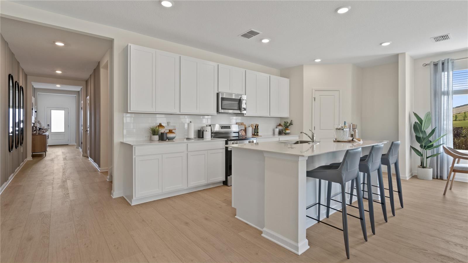 Listing photo 3 for 530 Oakcreek Ln