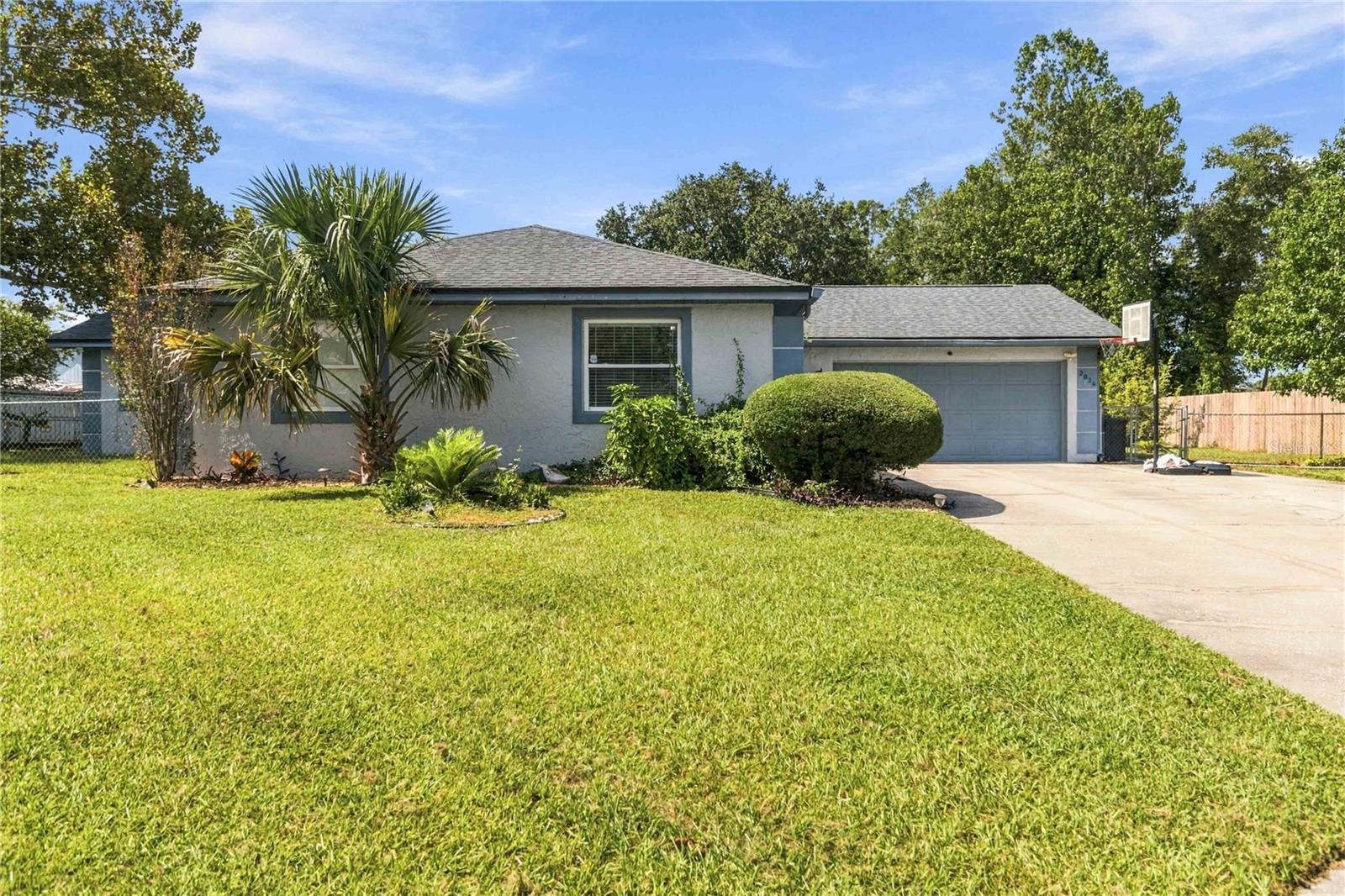 Listing photo 3 for 3034 Suwannee Ct