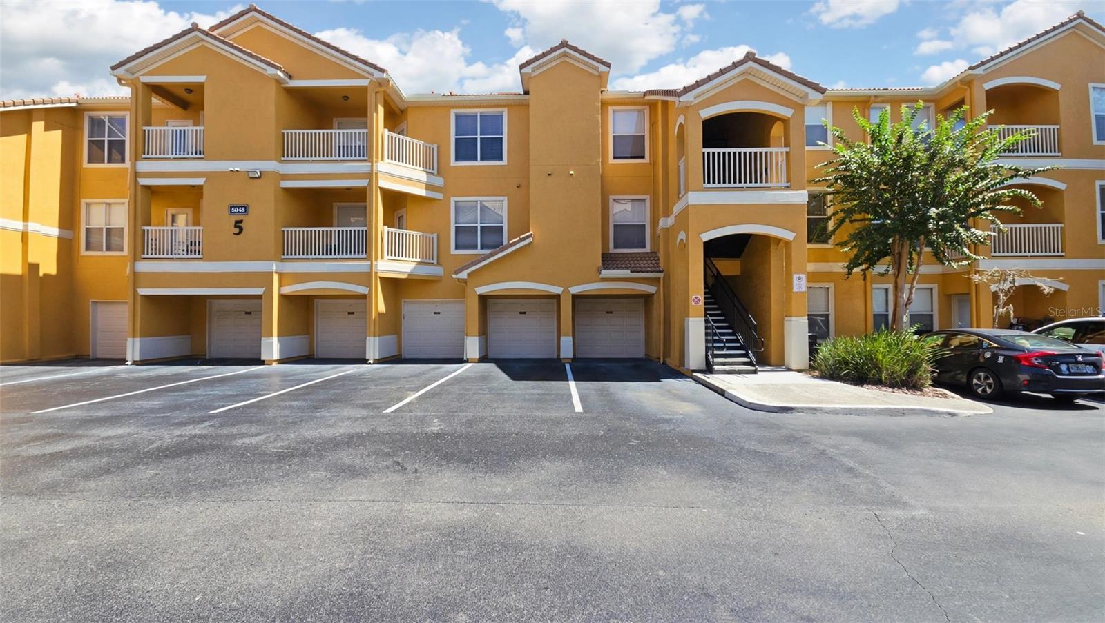 Listing photo 1 for 8848 Villa View Cir #206