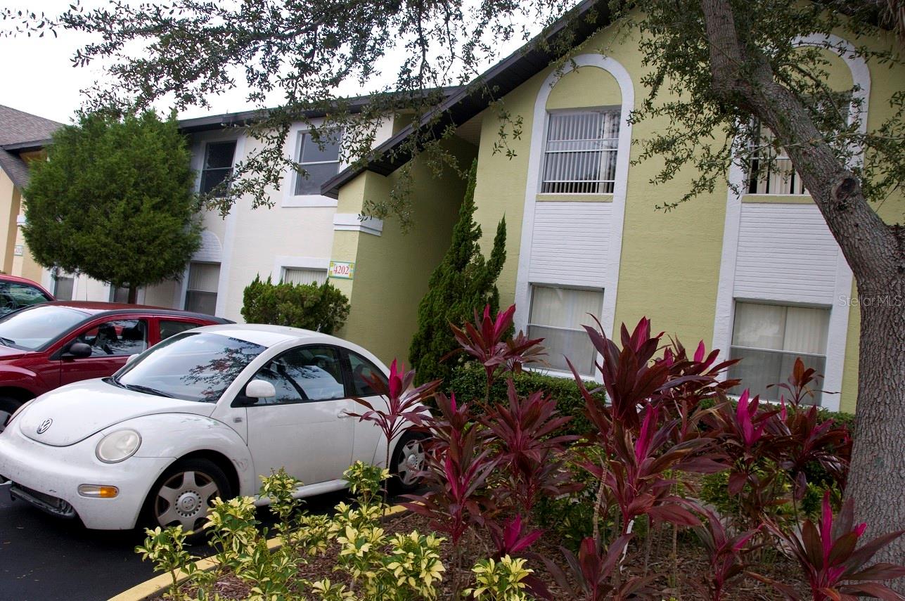 Listing photo 1 for 4202 Pershing Pointe Pl #3