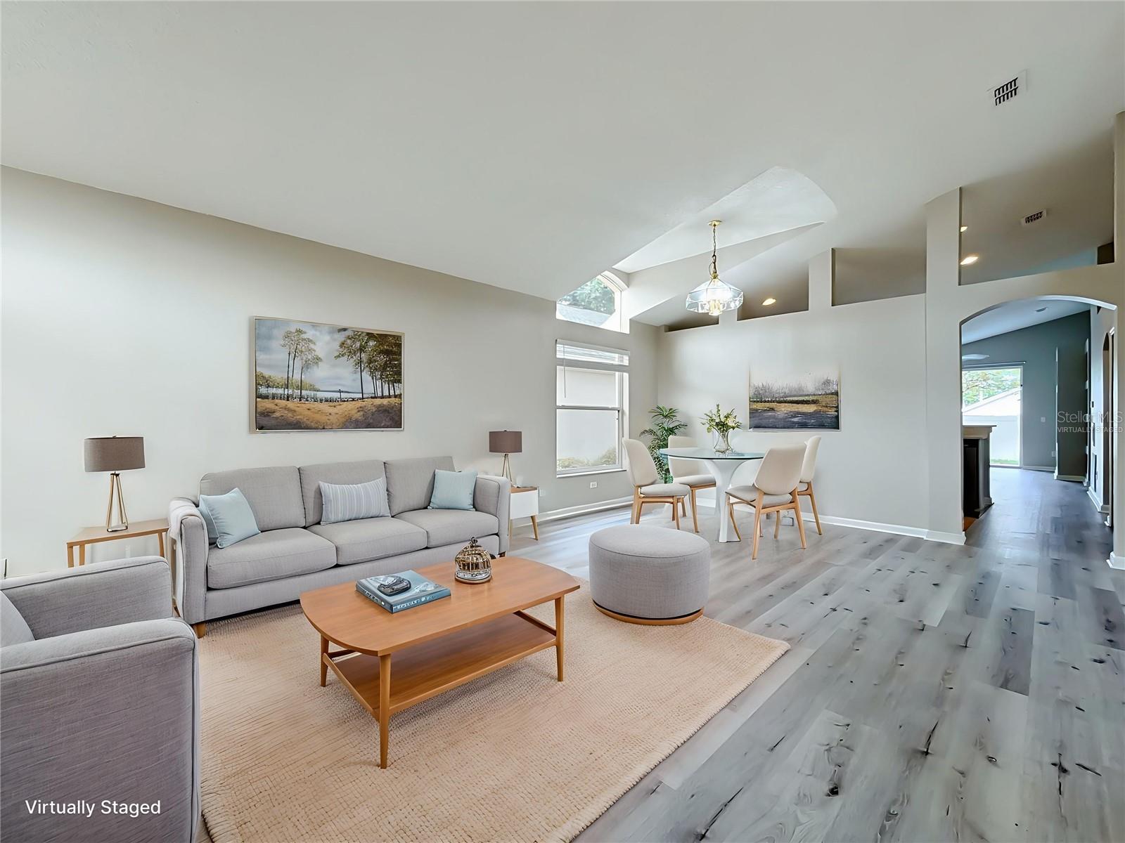 Listing photo 3 for 2712 Wilshire Rd