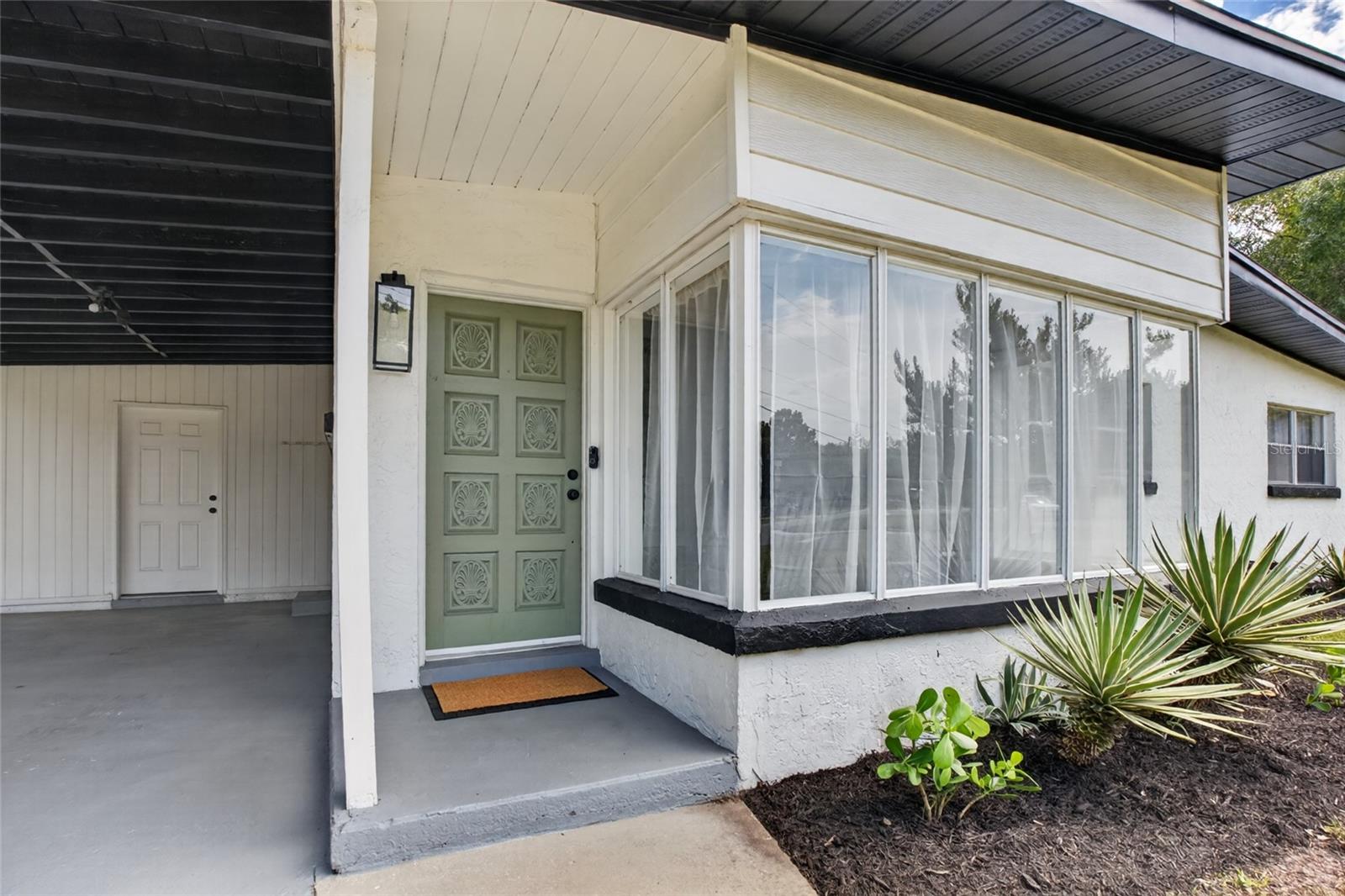 Listing photo 1 for 100 Pinecrest Dr