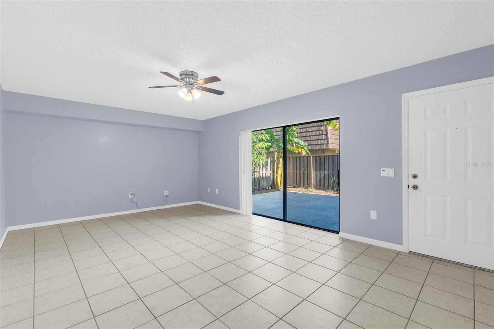 Listing photo 3 for 5382 Elm Ct #356