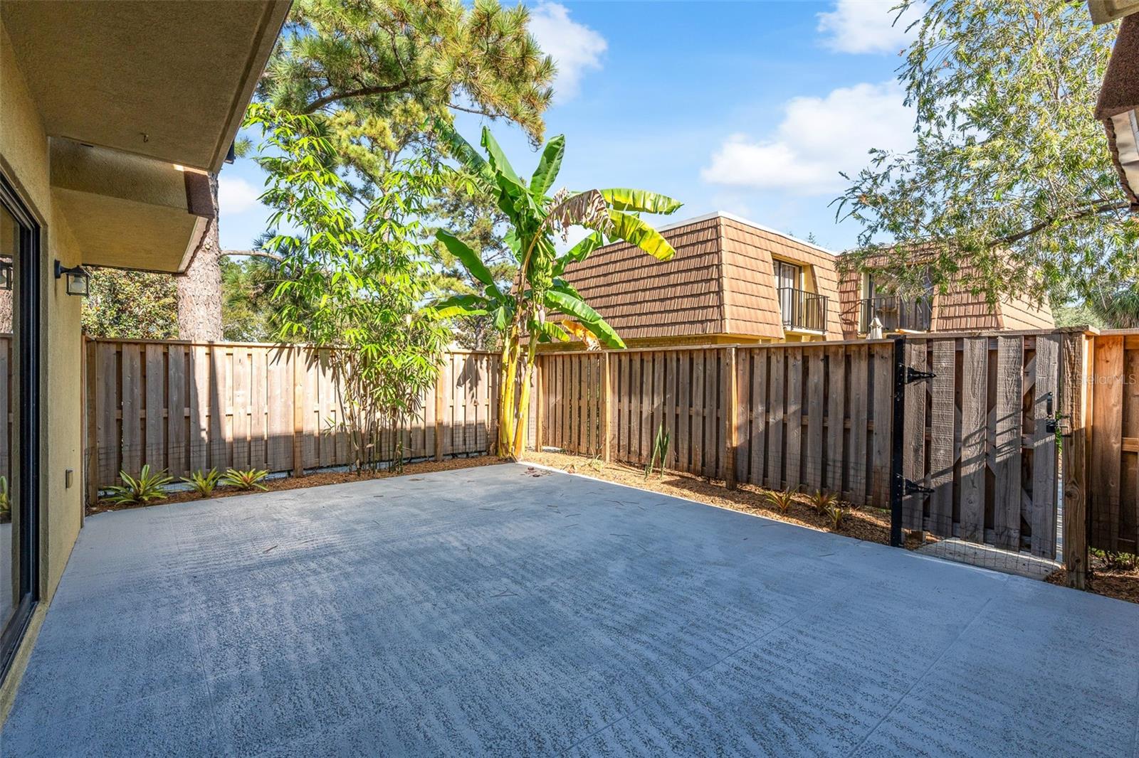 Listing photo 2 for 5382 Elm Ct #356