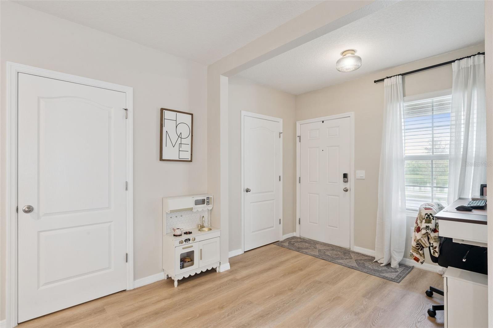 Listing photo 3 for 1172 Silverbell Trl