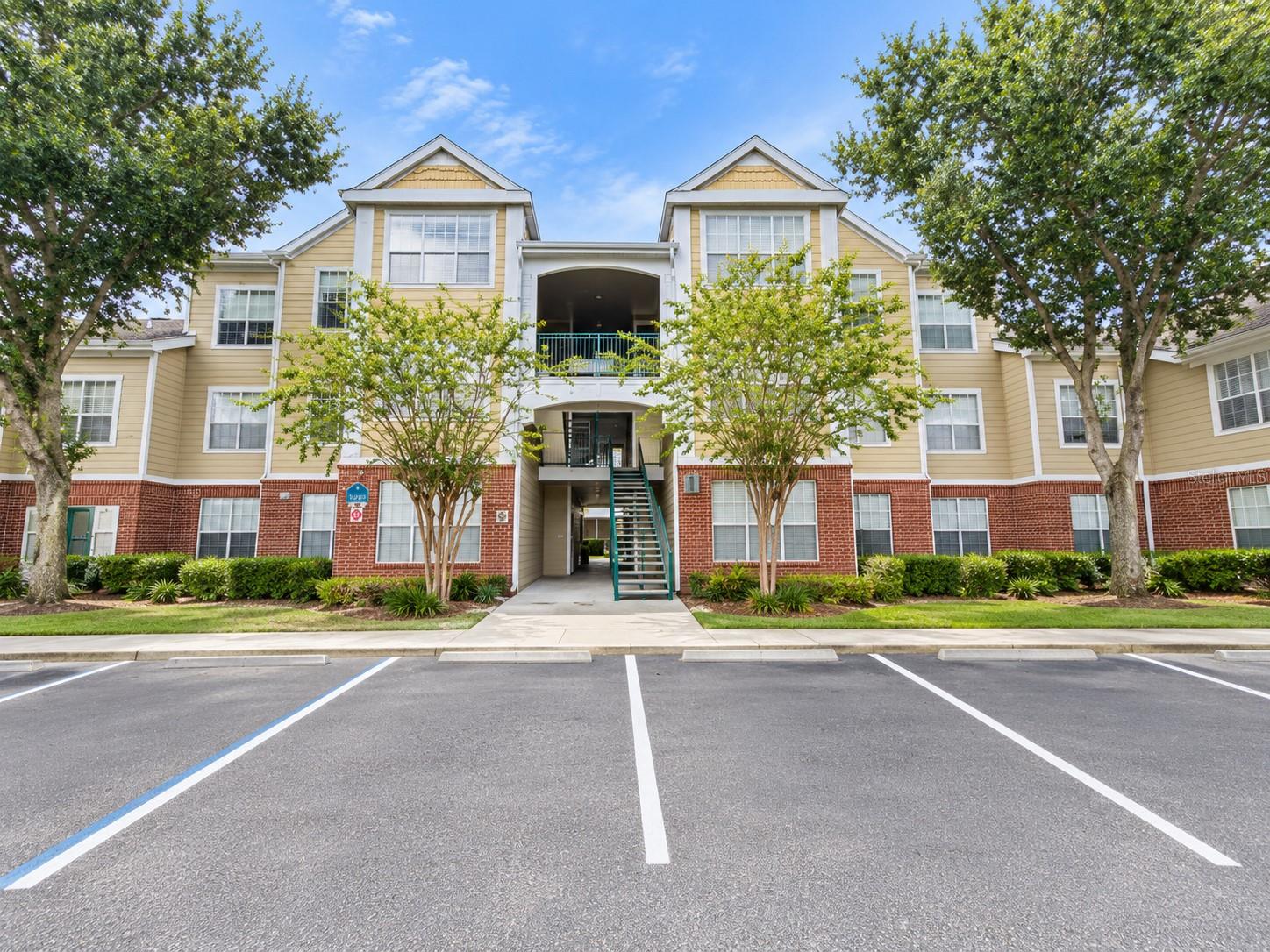 Listing photo 1 for 13016 Plantation Park Cir #1134