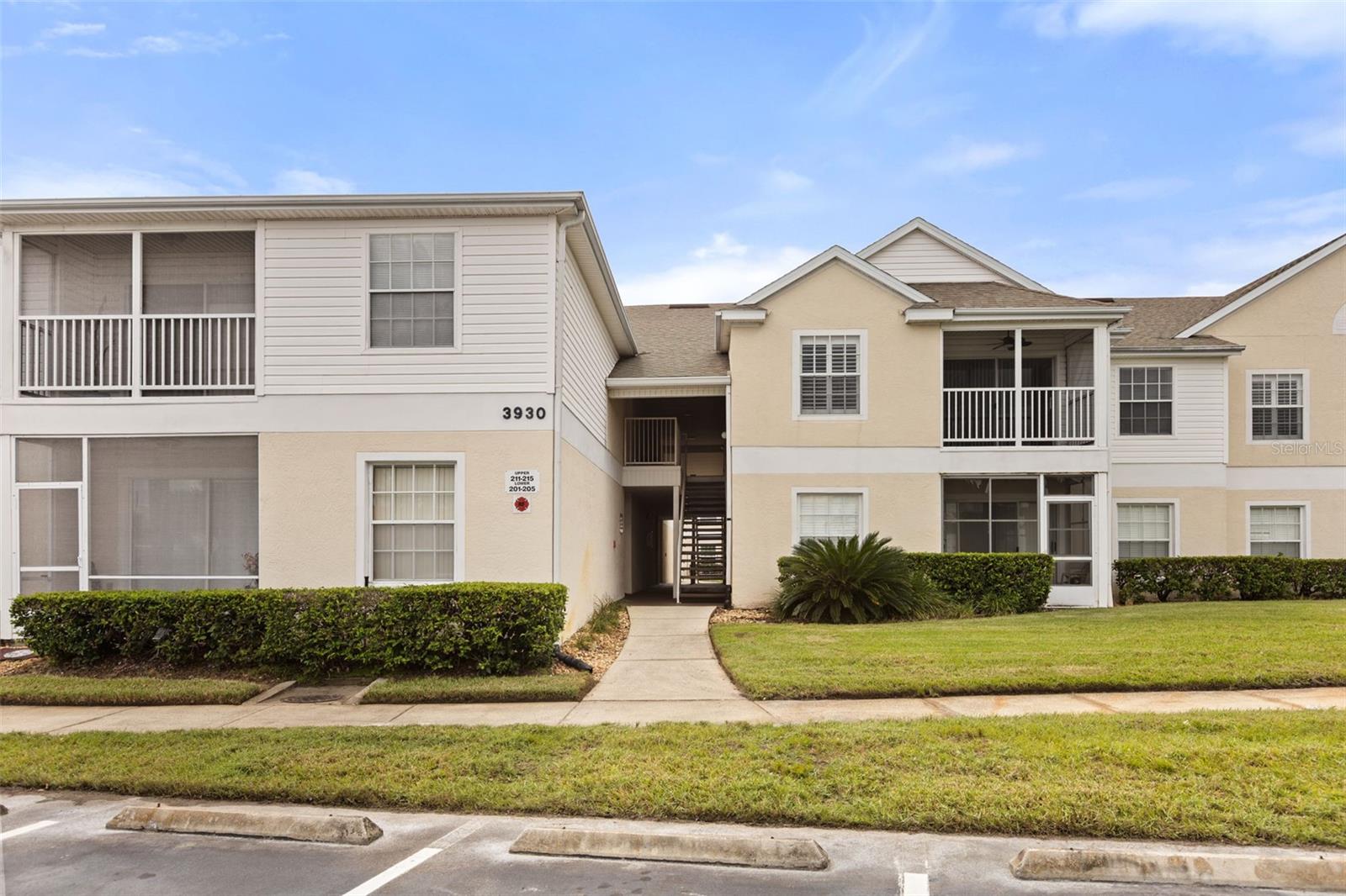 Listing photo 1 for 3930 Southpointe Dr #205