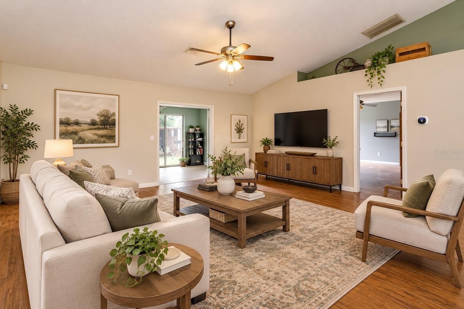 Listing photo 3 for 3905 Whispering Pine Ct