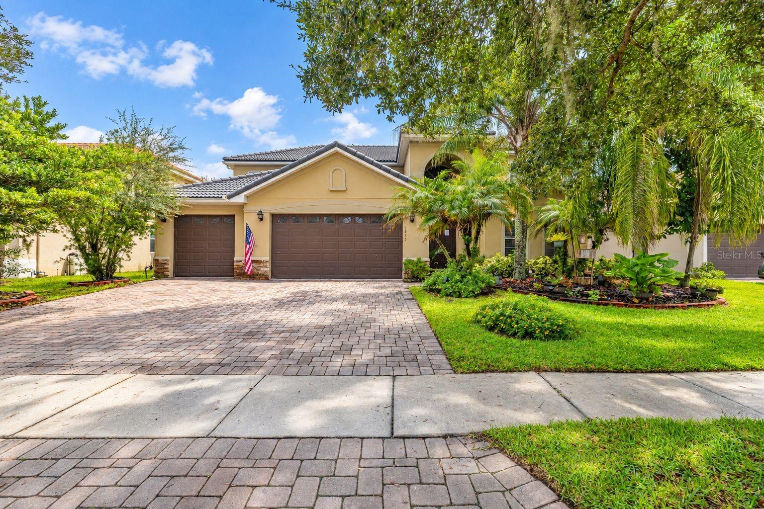 Listing photo 1 for 3713 Eagle Isle Cir