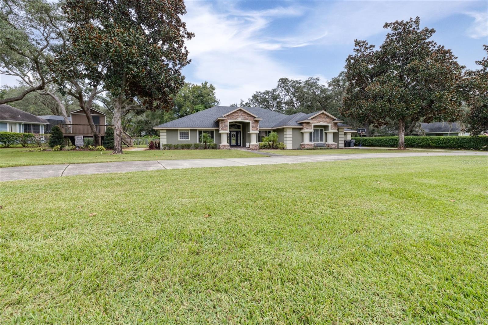 Listing photo 3 for 86 Pine Forest Ln