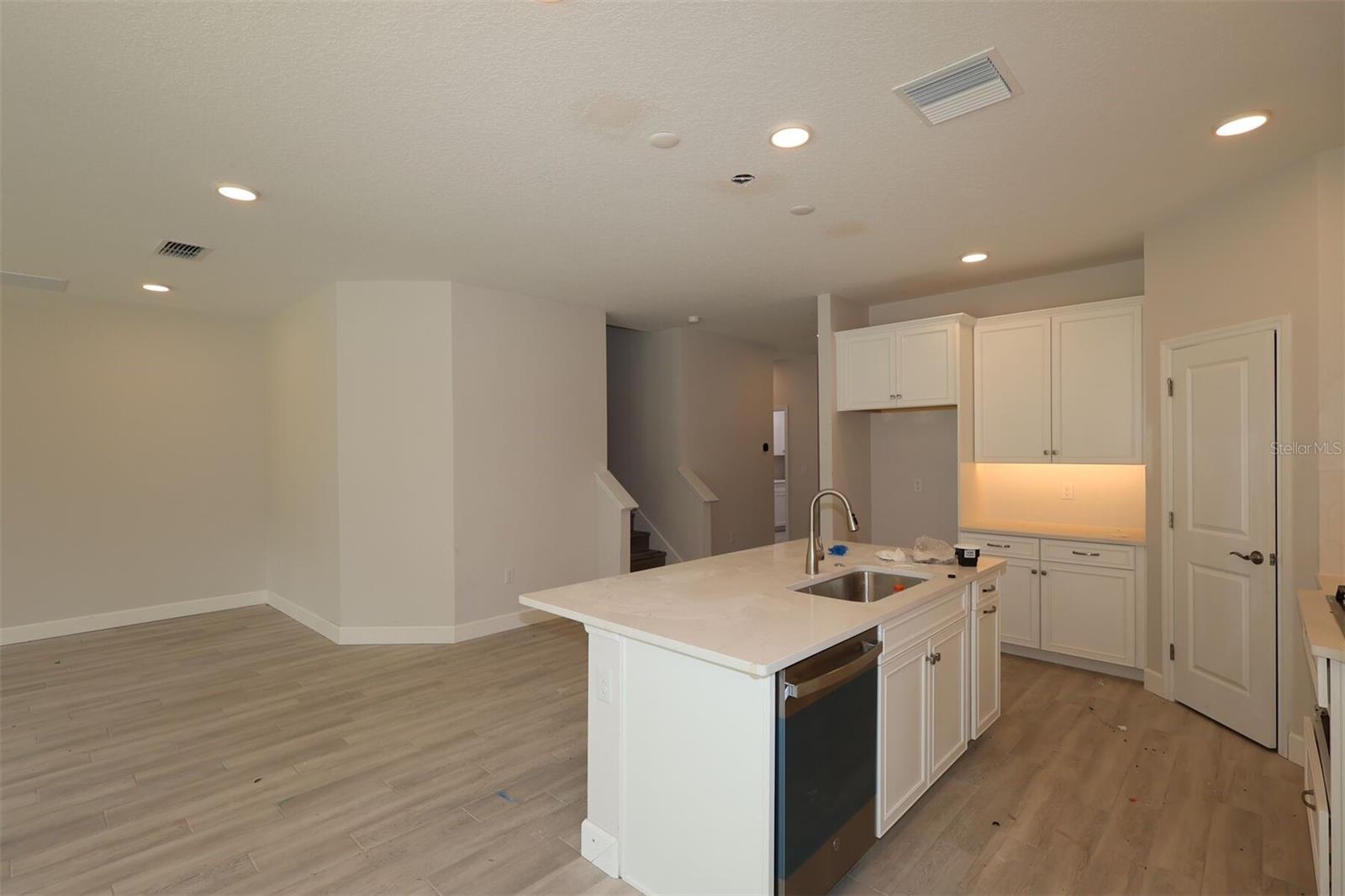 Listing photo 3 for 2909 Sweetgrass Ln