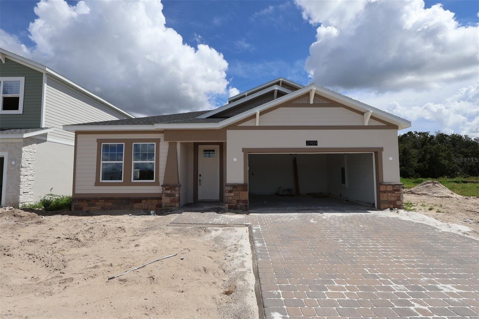Listing photo 2 for 2909 Sweetgrass Ln