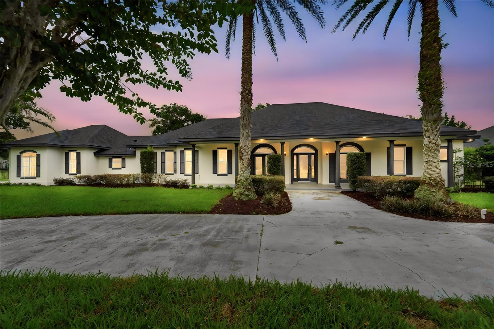 Listing photo 1 for 1055 Edmiston Pl
