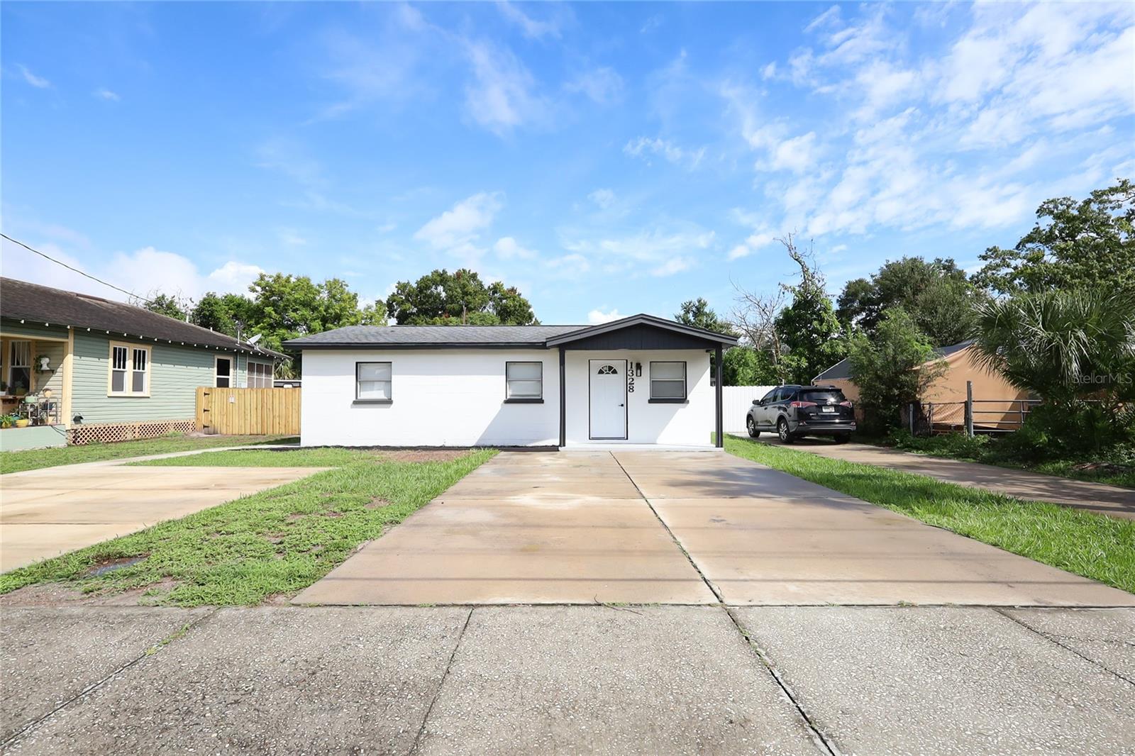 Listing photo for 1328 E Parker St