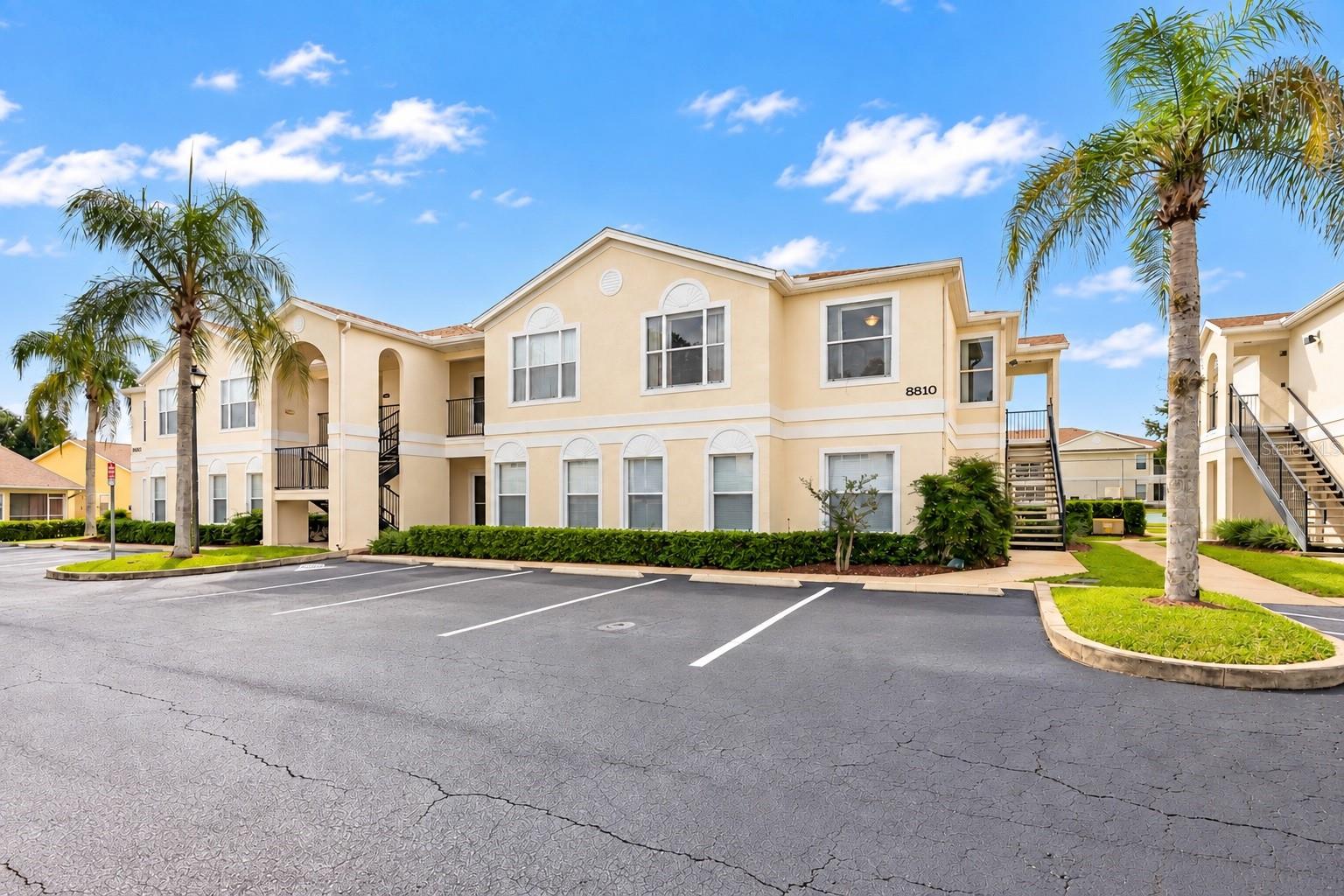 Listing photo 1 for 8810 Grand Palms Cir #b
