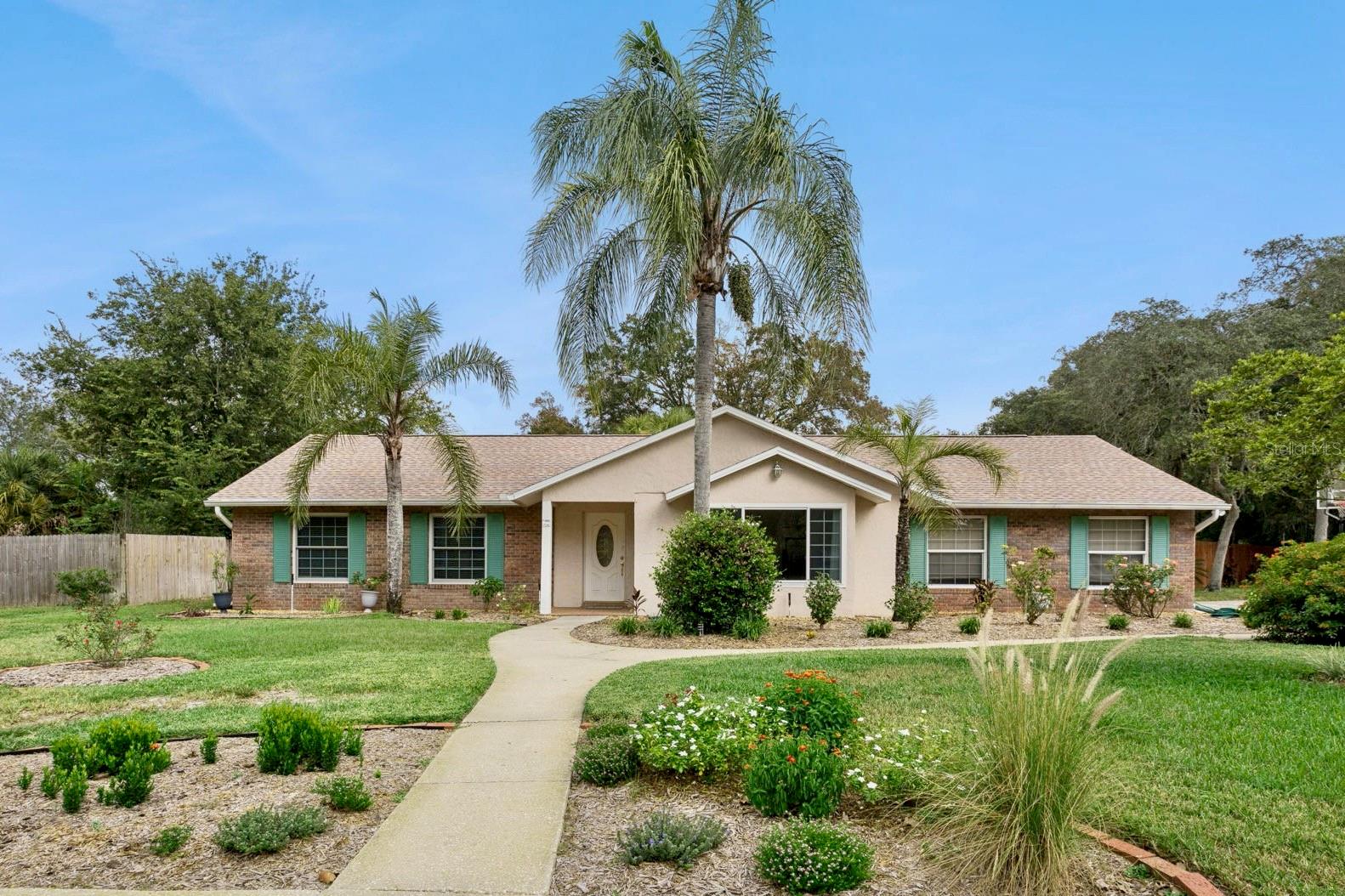 Listing photo 1 for 260 E Hornbeam Dr