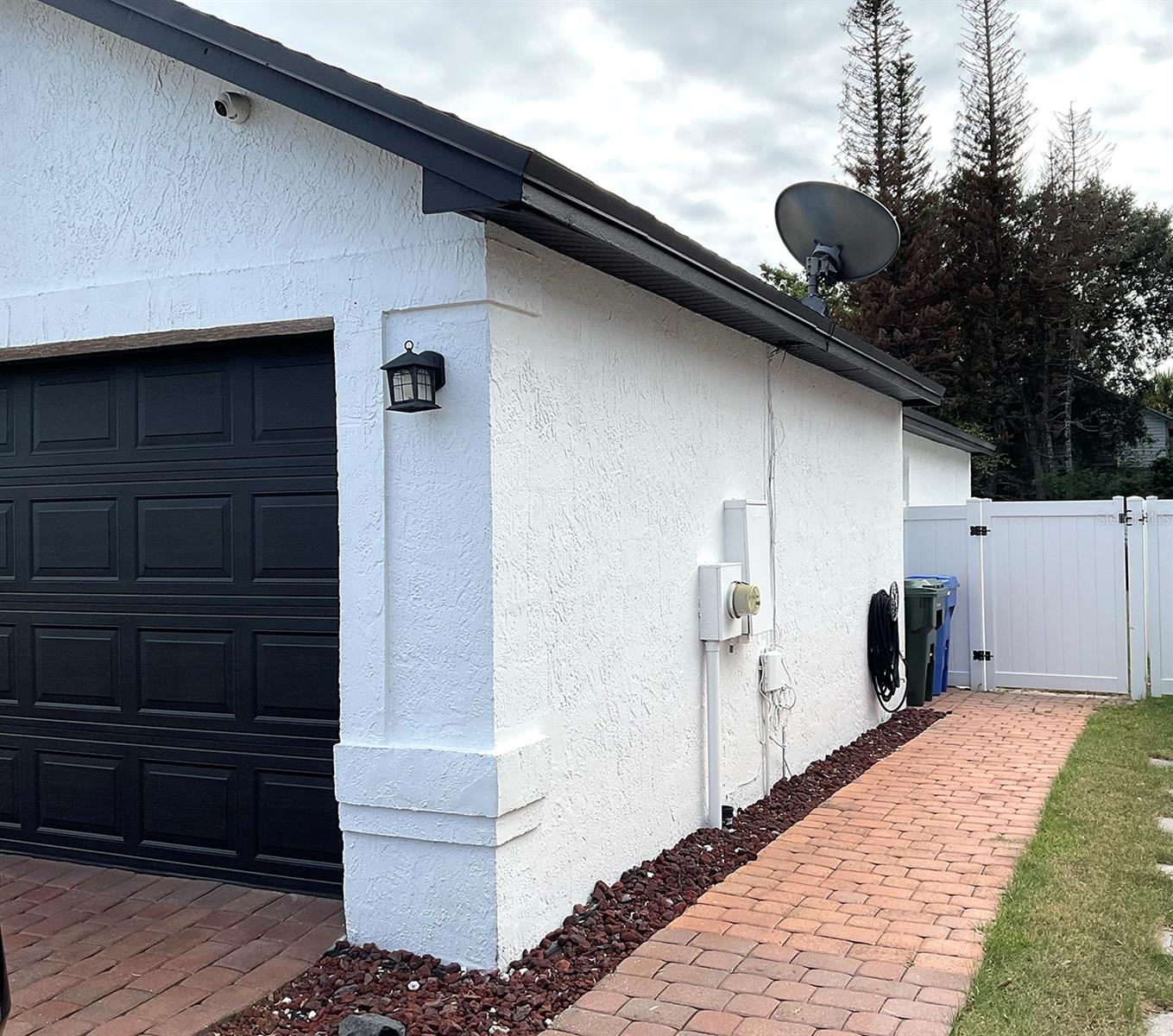 Listing photo 3 for 1078 Manigan Ave
