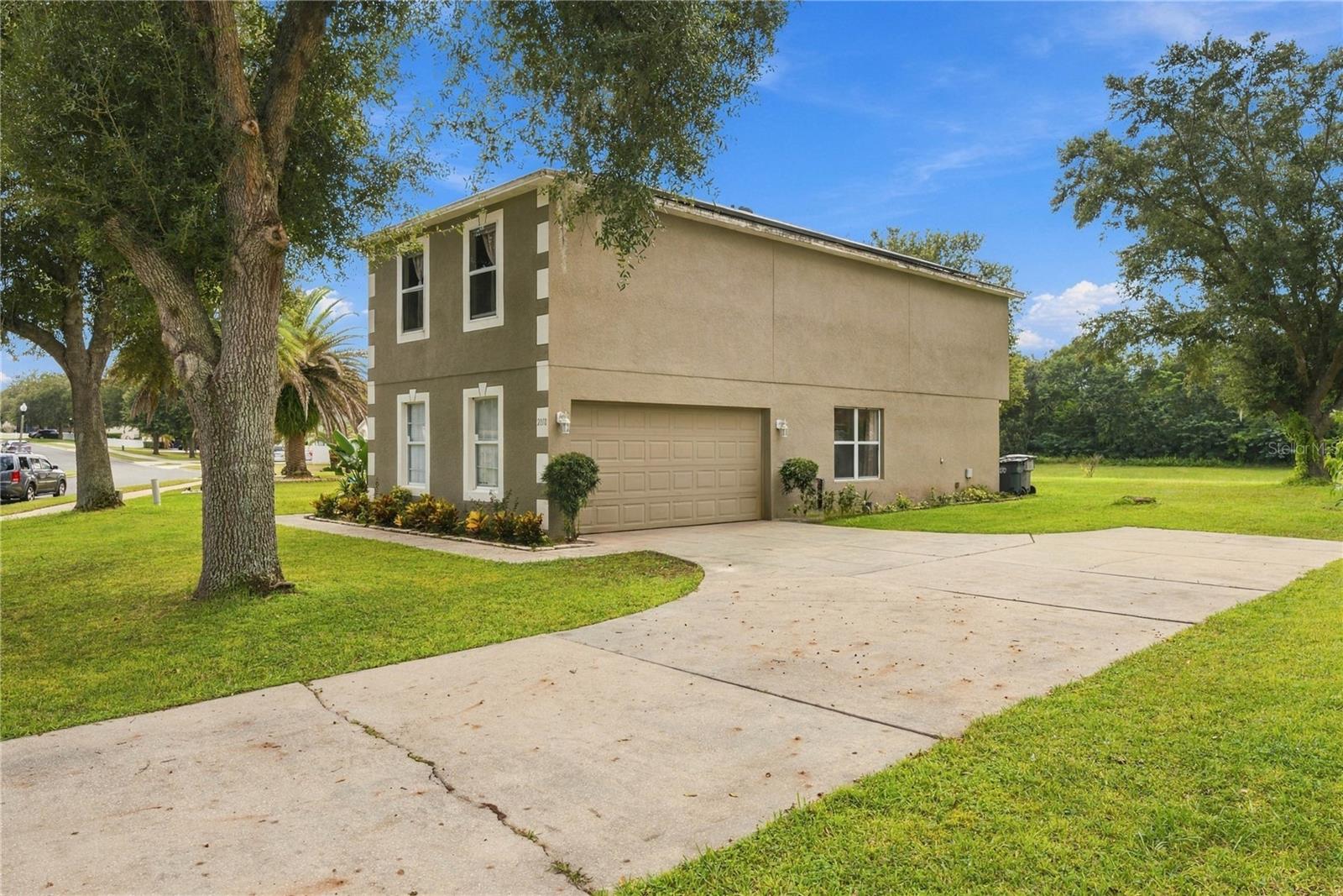 Listing photo 2 for 2818 Sheila Dr