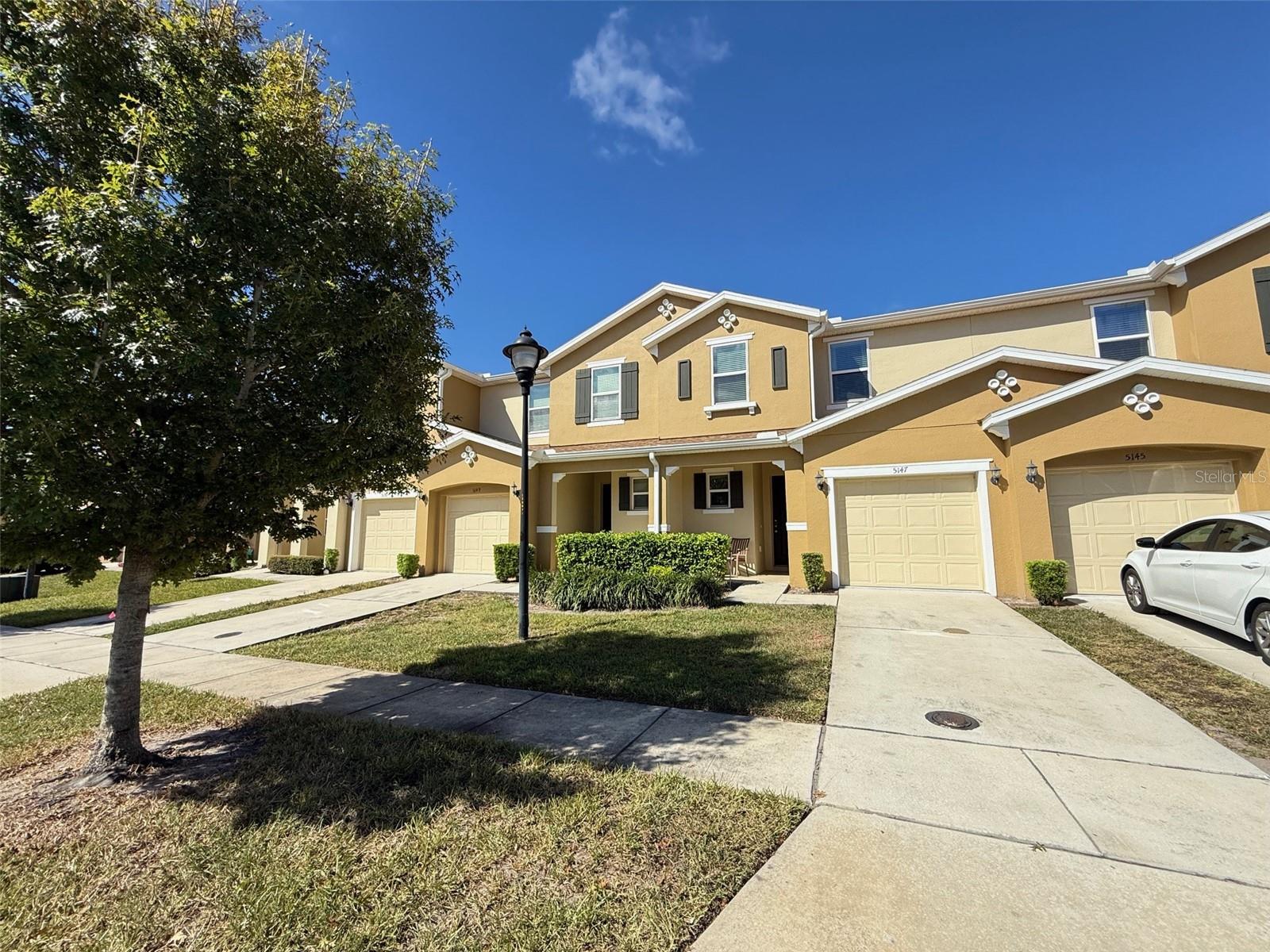 Listing photo 1 for 5147 Adelaide Dr