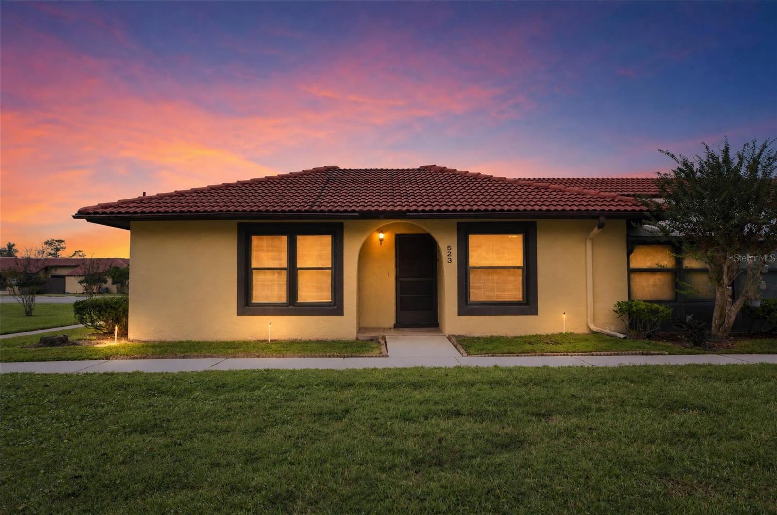 Listing photo 1 for 523 Hunter Cir