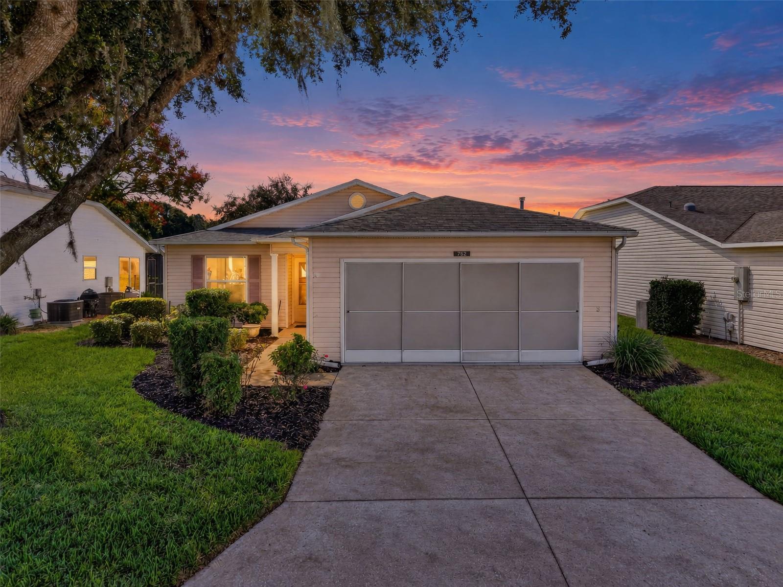 Listing photo for 752 Old Oaks Ln