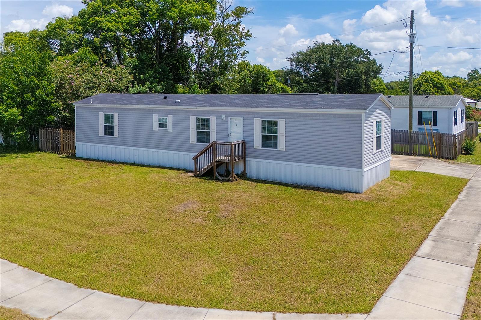 Listing photo 1 for 8207 Charlin Pkwy