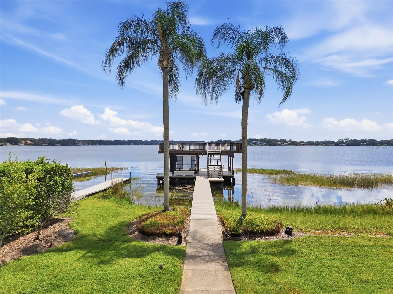 Listing photo 2 for 9602 Maywood Dr