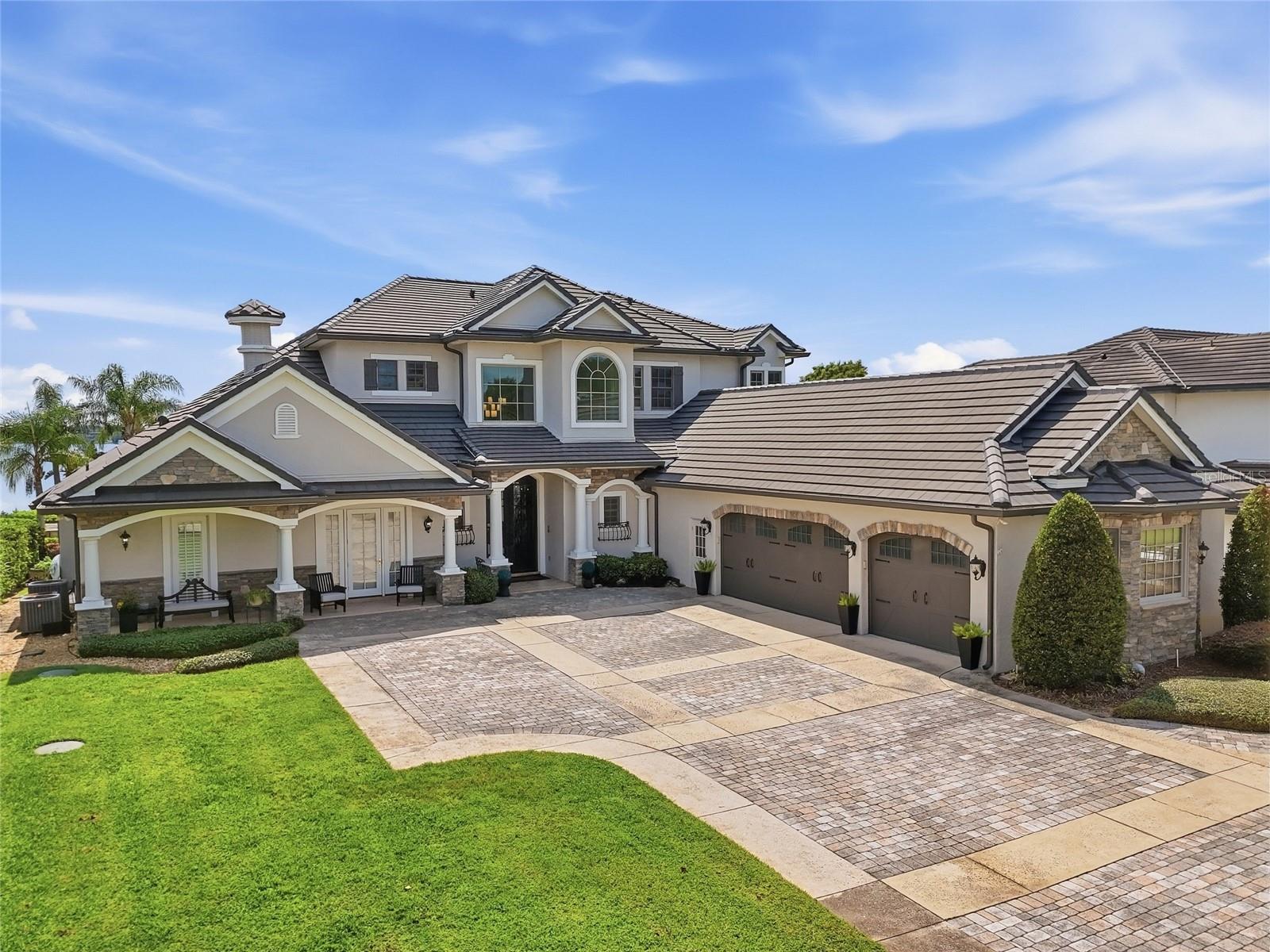 Listing photo 3 for 9602 Maywood Dr