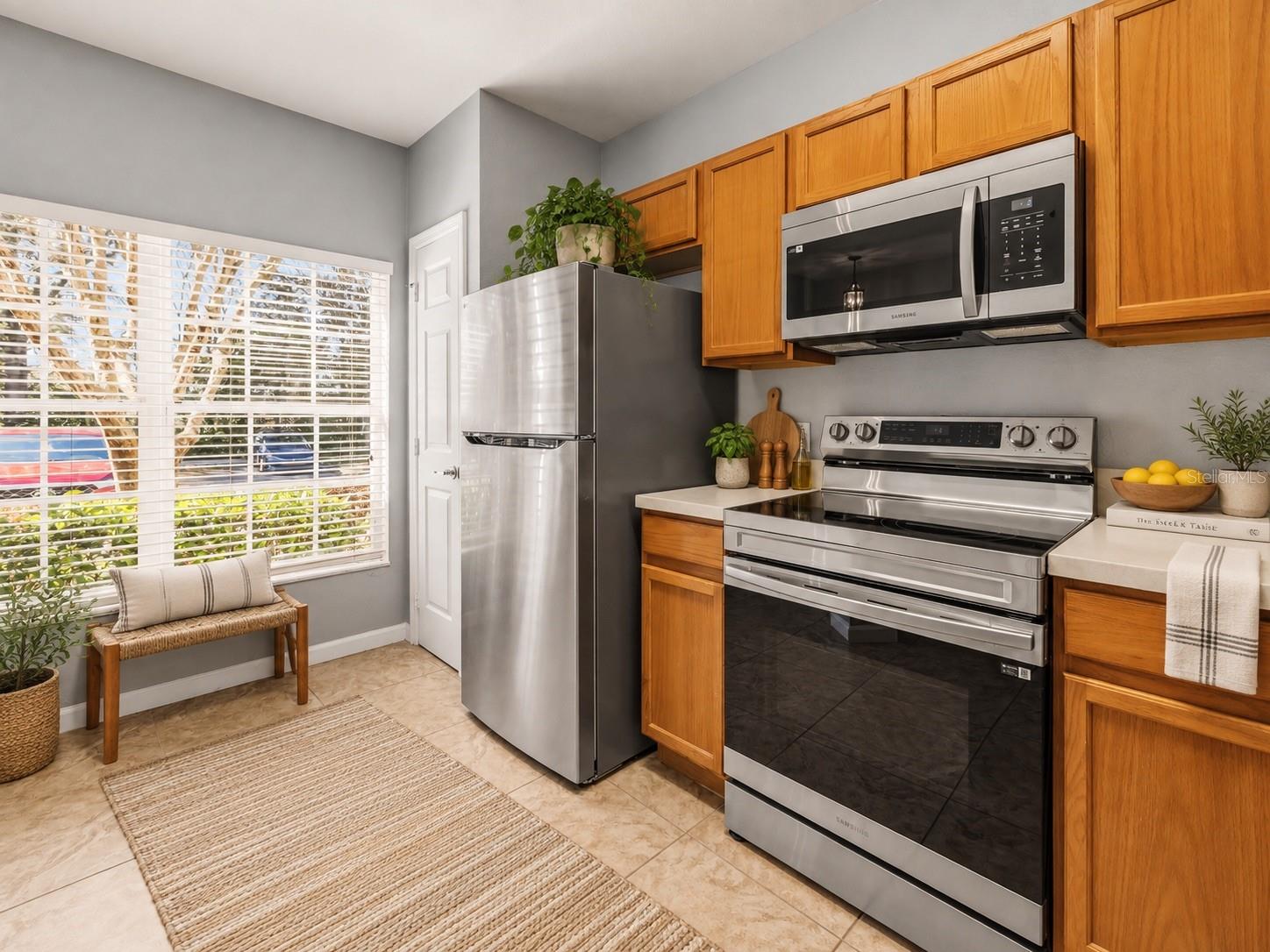 Listing photo 2 for 1450 Stockton Dr