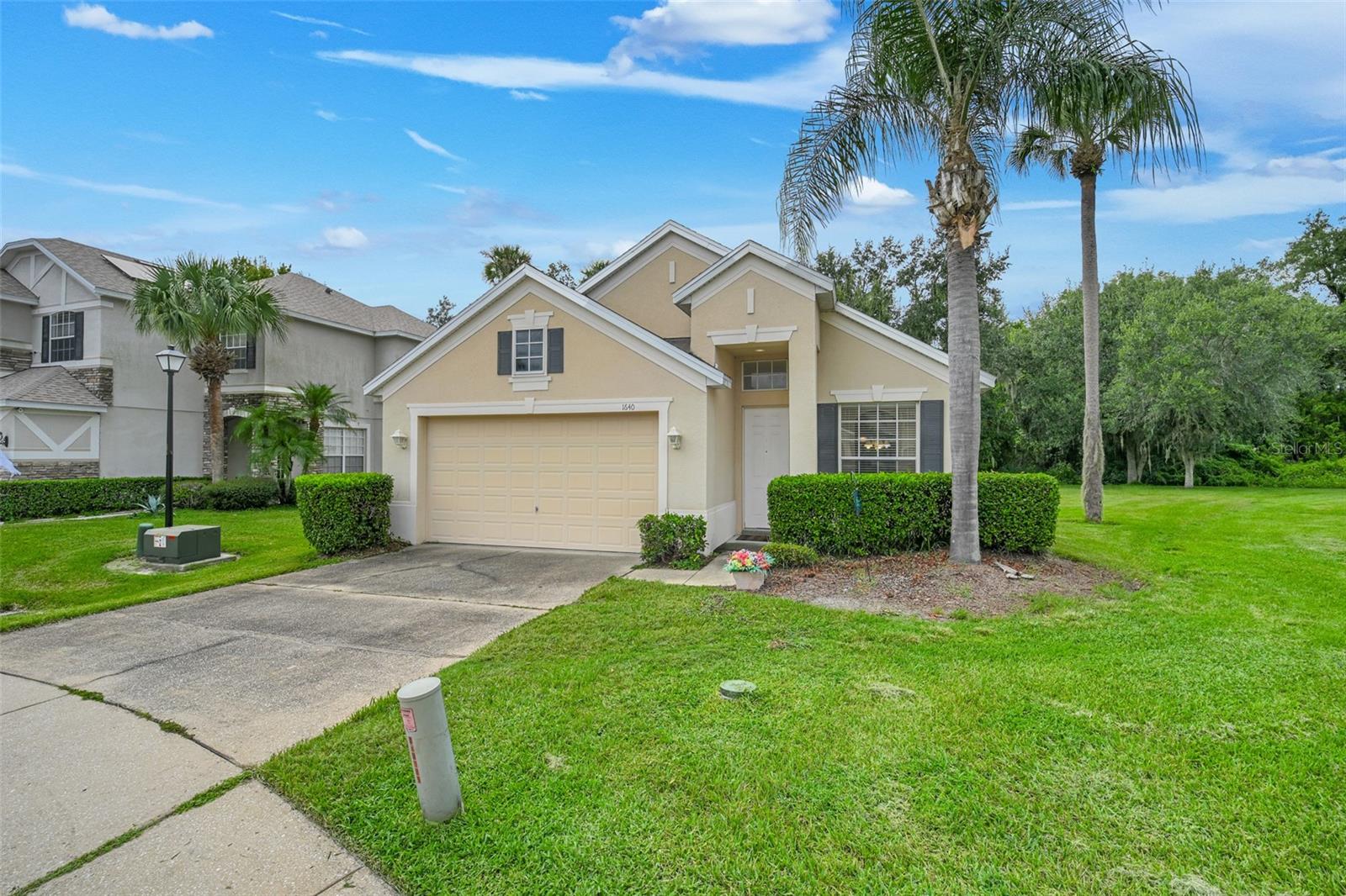 Listing photo 3 for 1640 Talon Court