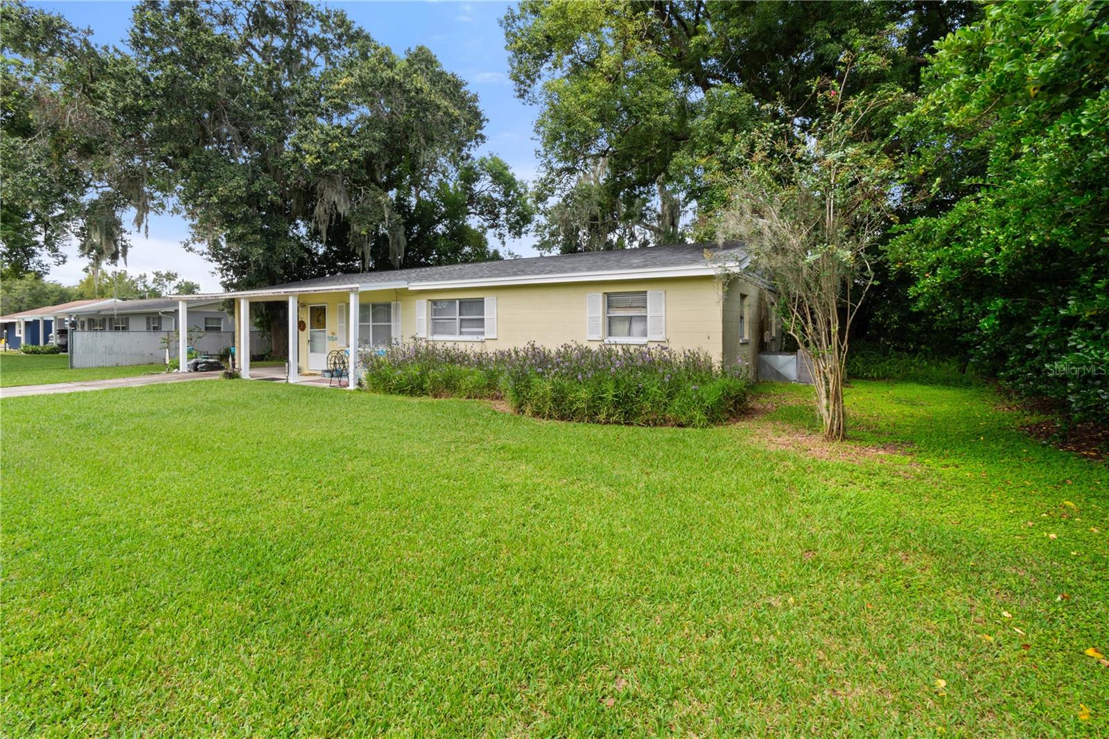 Listing photo 2 for 1572 Churchill Ct